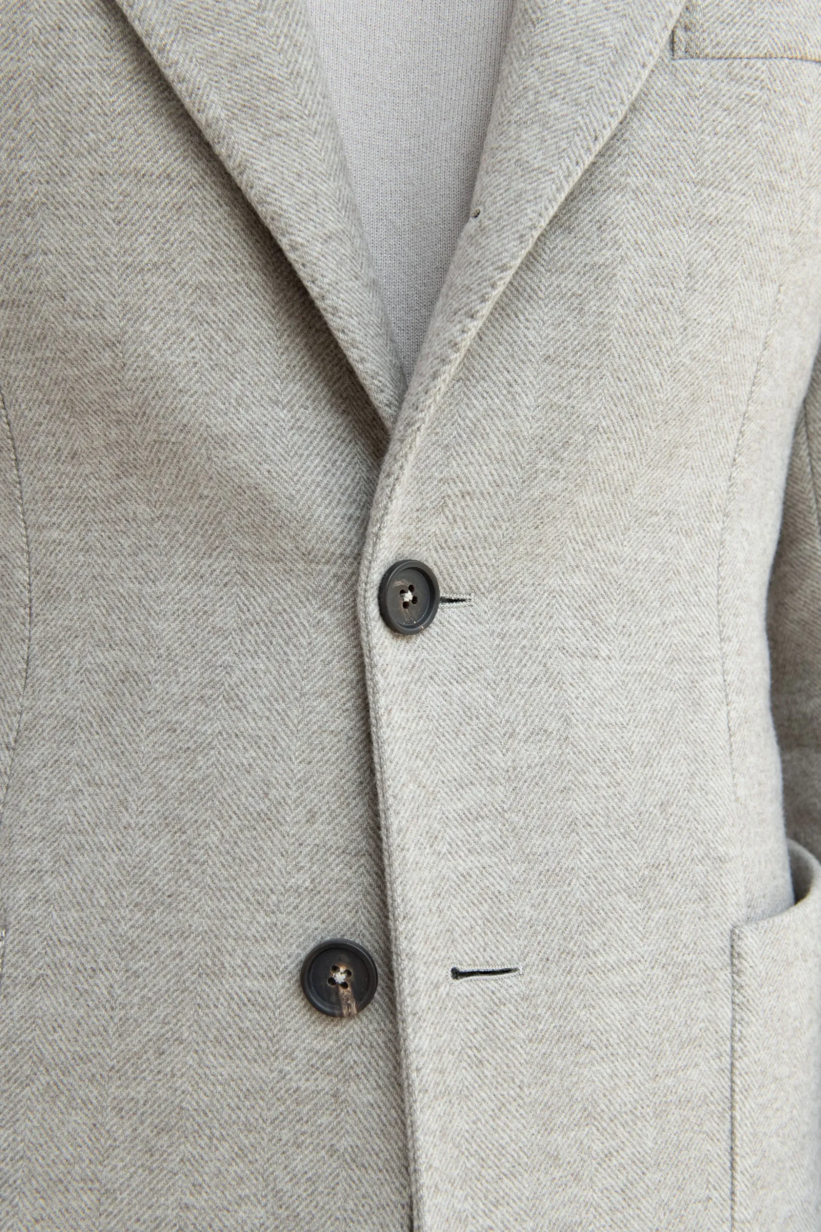 beige_herringbone_peak_la_2.webp Beige herringbone peak lapel coat – Made in Italy