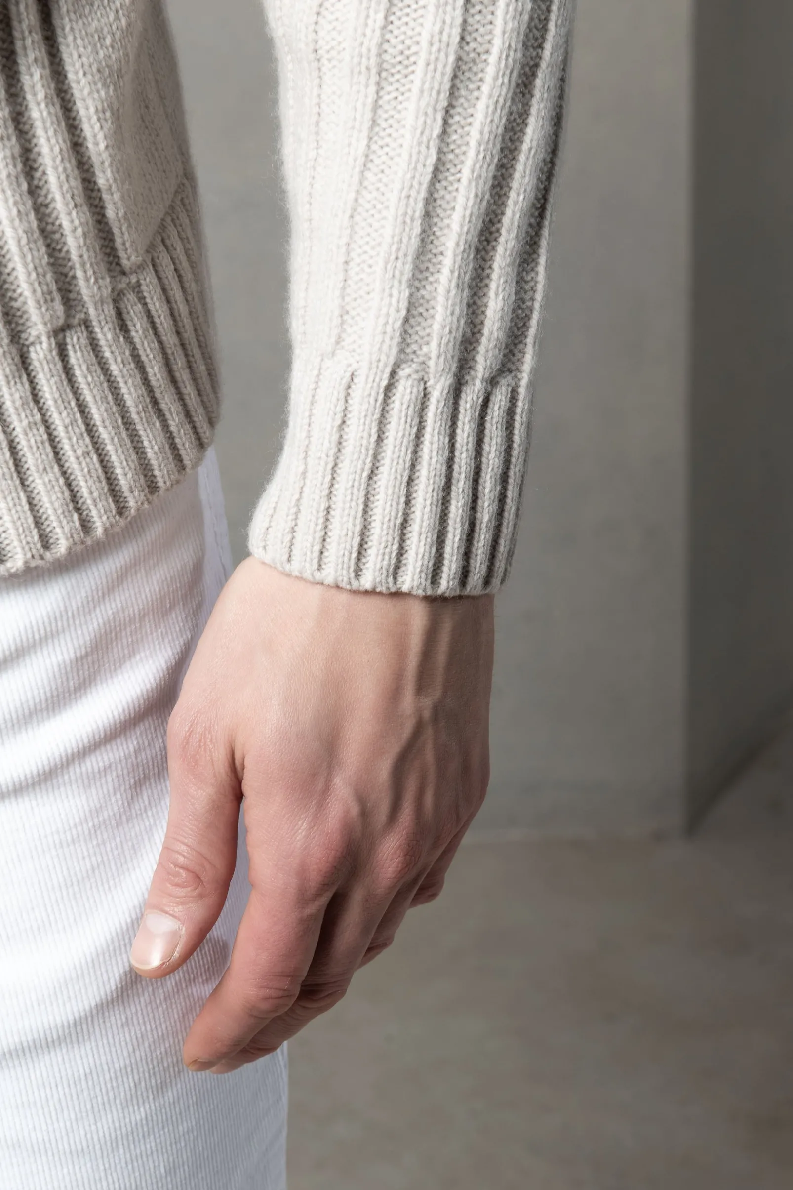 beige_jacquard_patterned__4.webp Beige jacquard patterned wool & cashmere turtleneck – Made in Italy