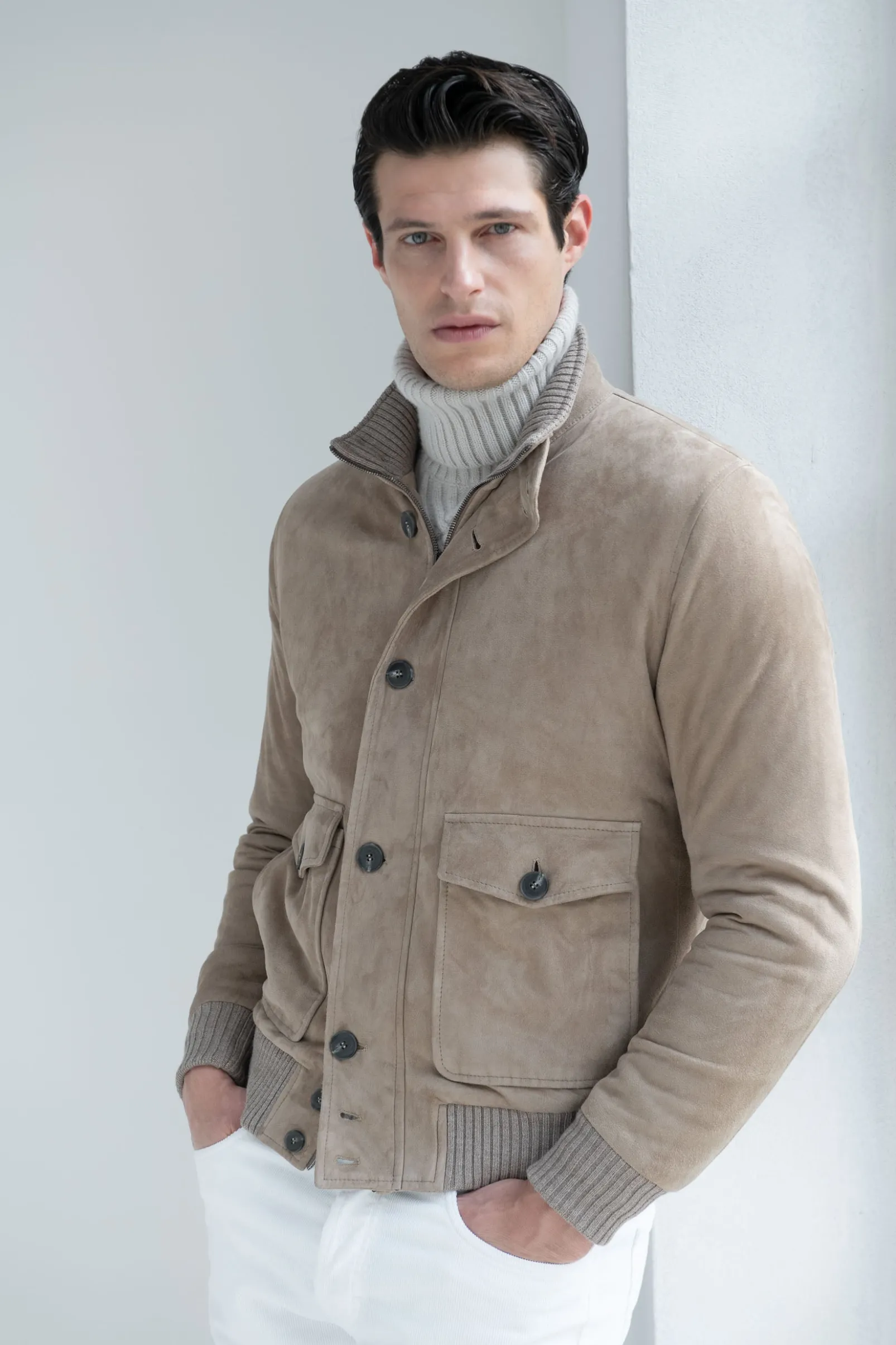 beige_suede_bomber__made__1.webp Beige suede bomber – Made in Italy