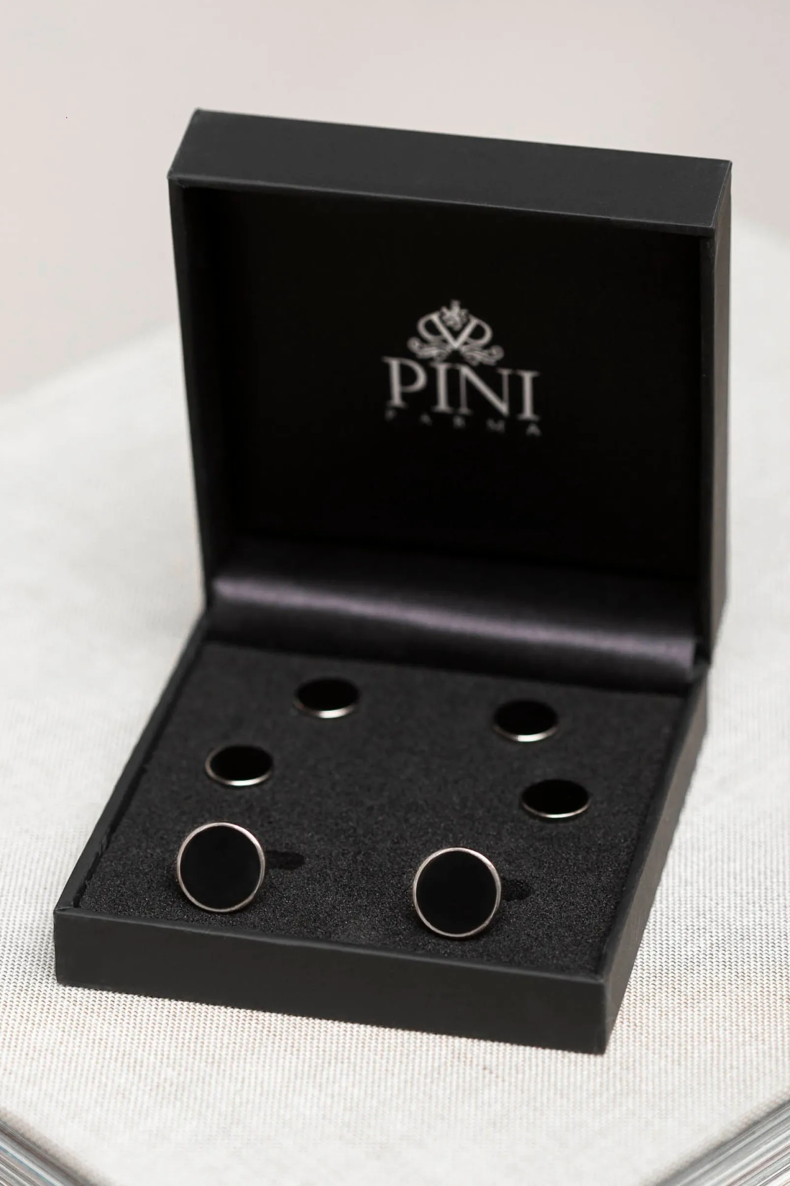 black_cufflinks_and_dress_0.webp Black cufflinks and dress studs set - Made in Italy