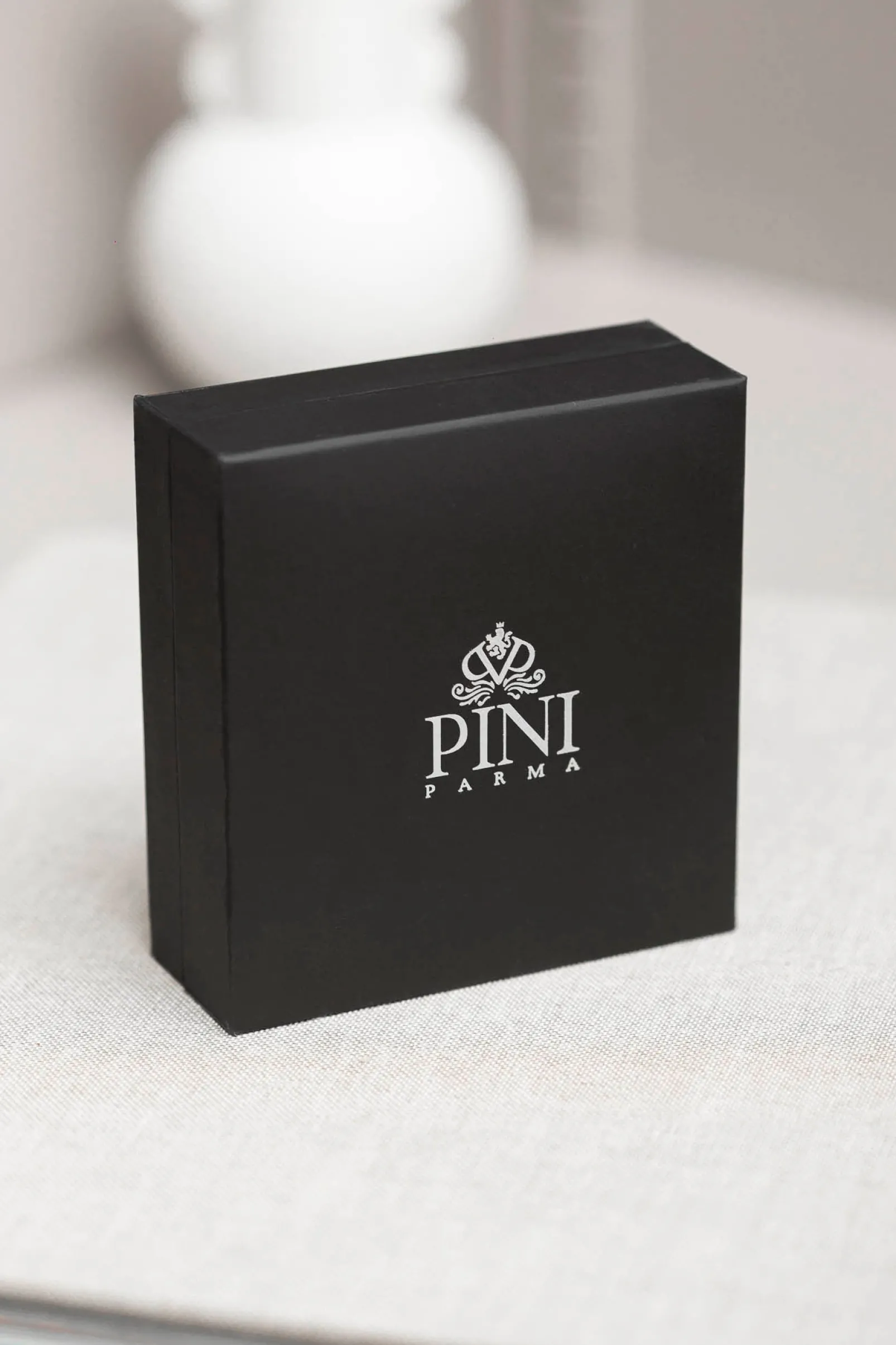 black_cufflinks_and_dress_2.webp Black cufflinks and dress studs set - Made in Italy