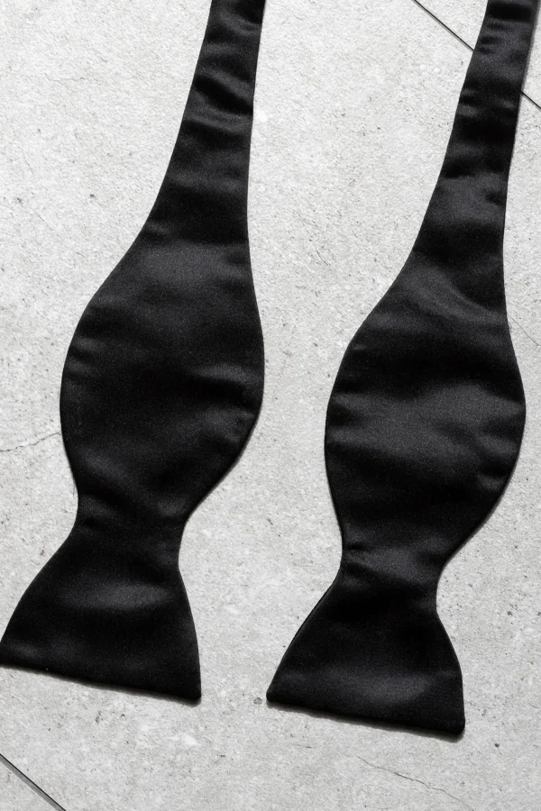 Black silk self-tie bow tie - Made In Italy