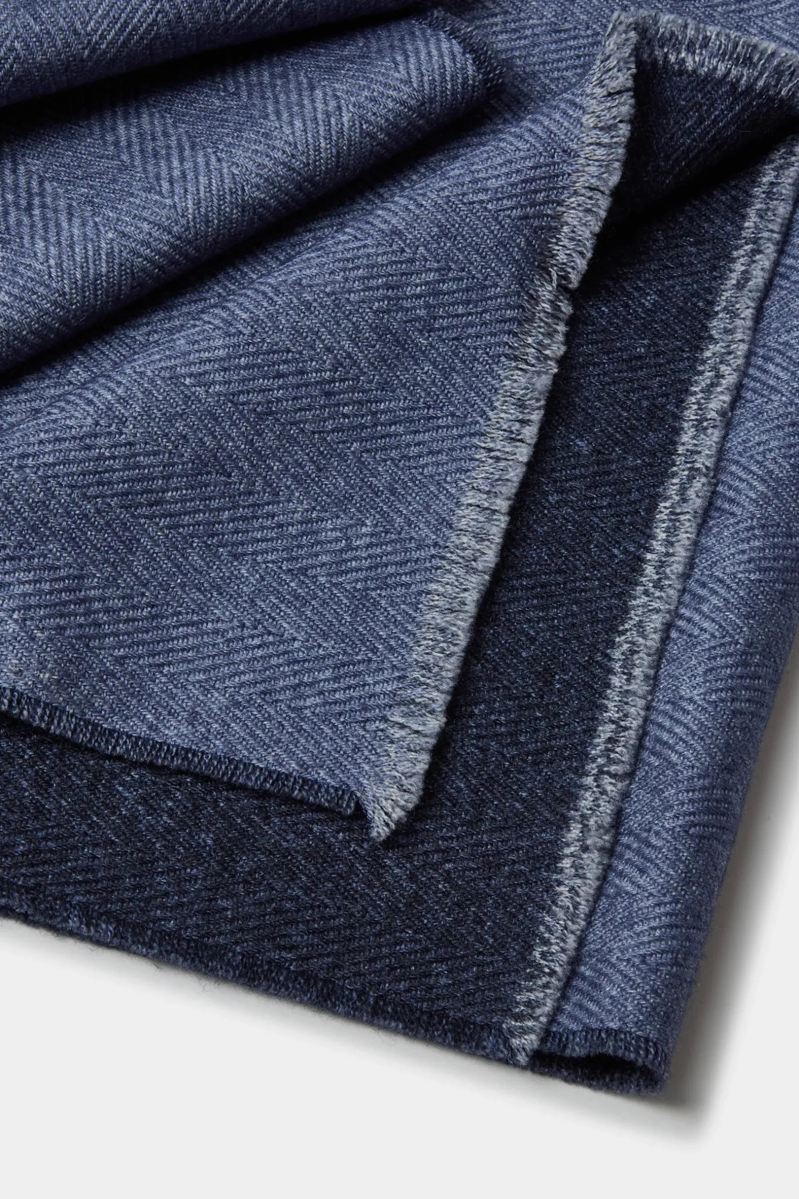 blue_and_light_blue_rever_0.webp Blue and light blue reversible herringbone scarf - Made in Italy