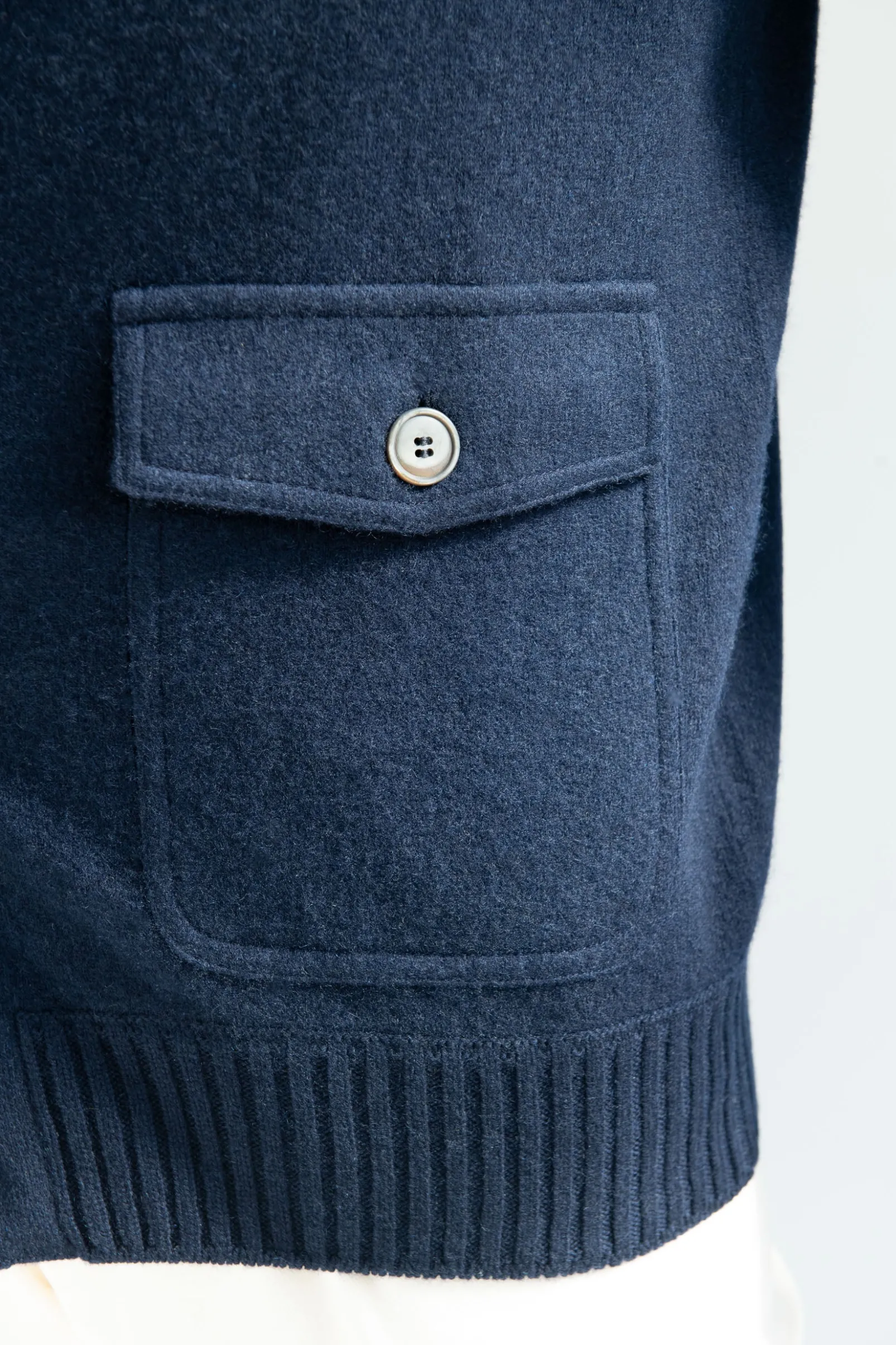 blue_cashmere_knitted_bom_2.webp Blue Cashmere Knitted Bomber – Made in Italy