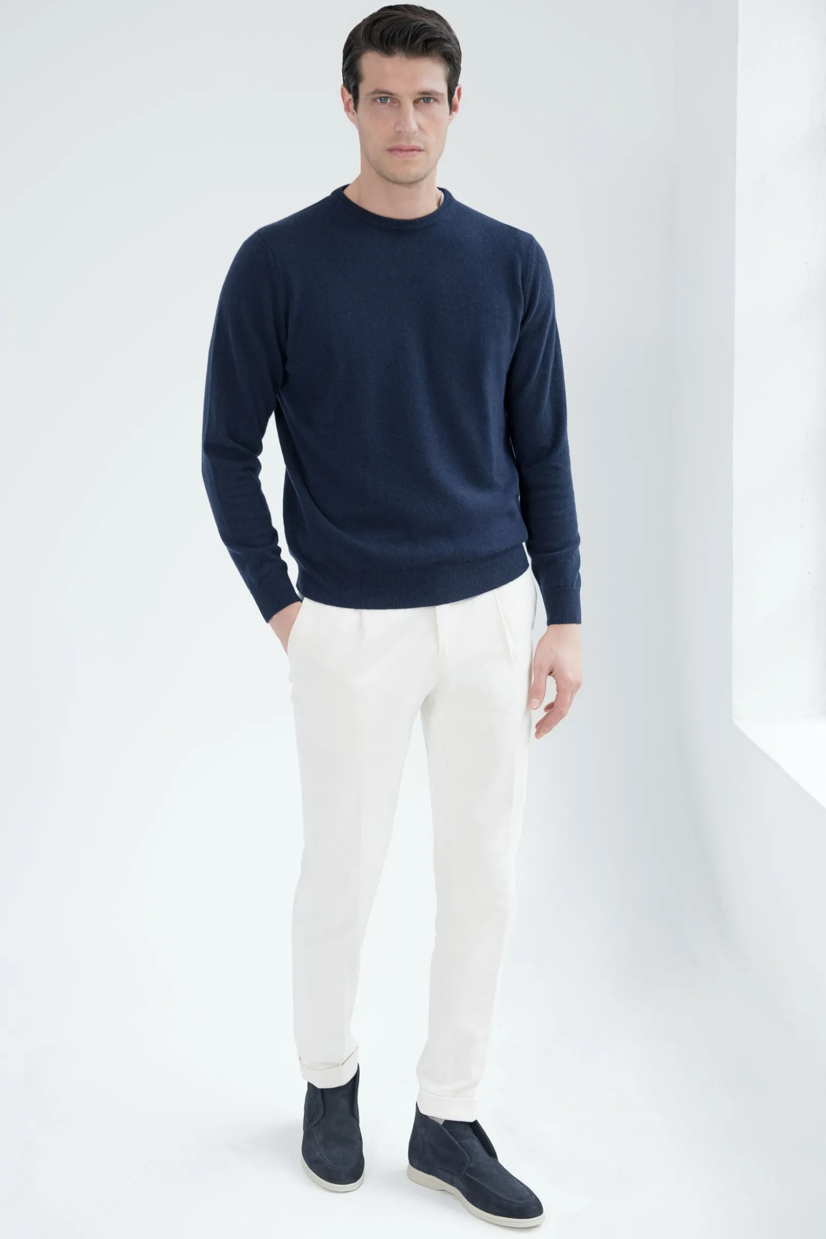 blue_cashmere_round_neck__3.webp Blue cashmere round neck – Made in italy
