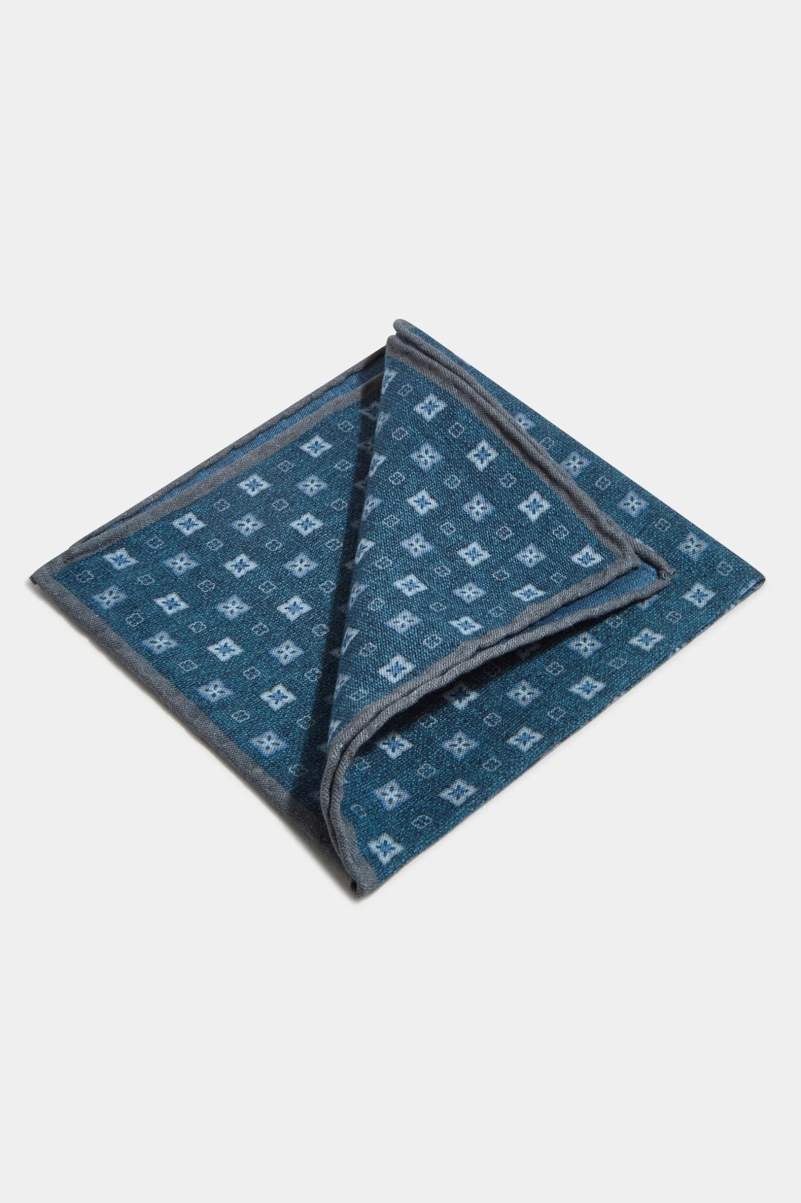 blue_fancy_reversible_poc_0.webp Blue fancy reversible pocket square - Made in Italy