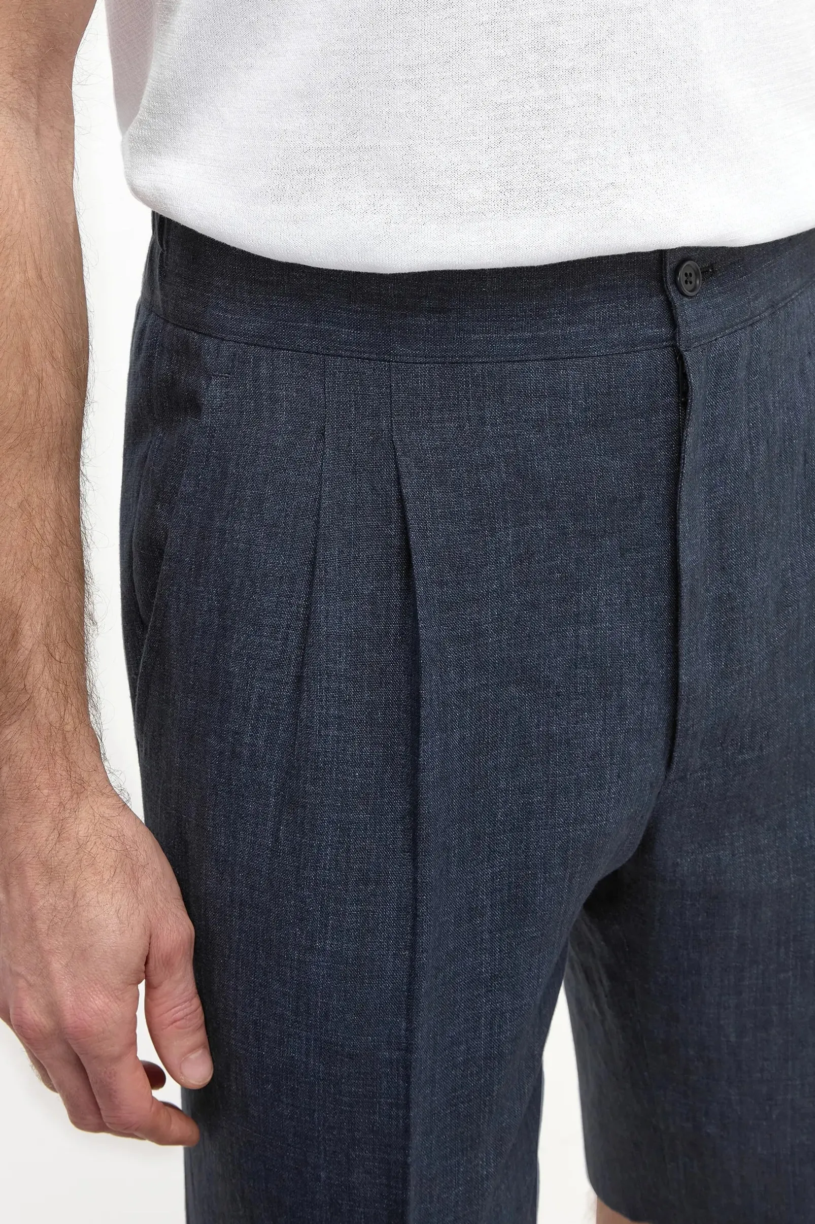 blue_linen_relaxed_shorts_1.webp Blue linen relaxed shorts - Made in Italy
