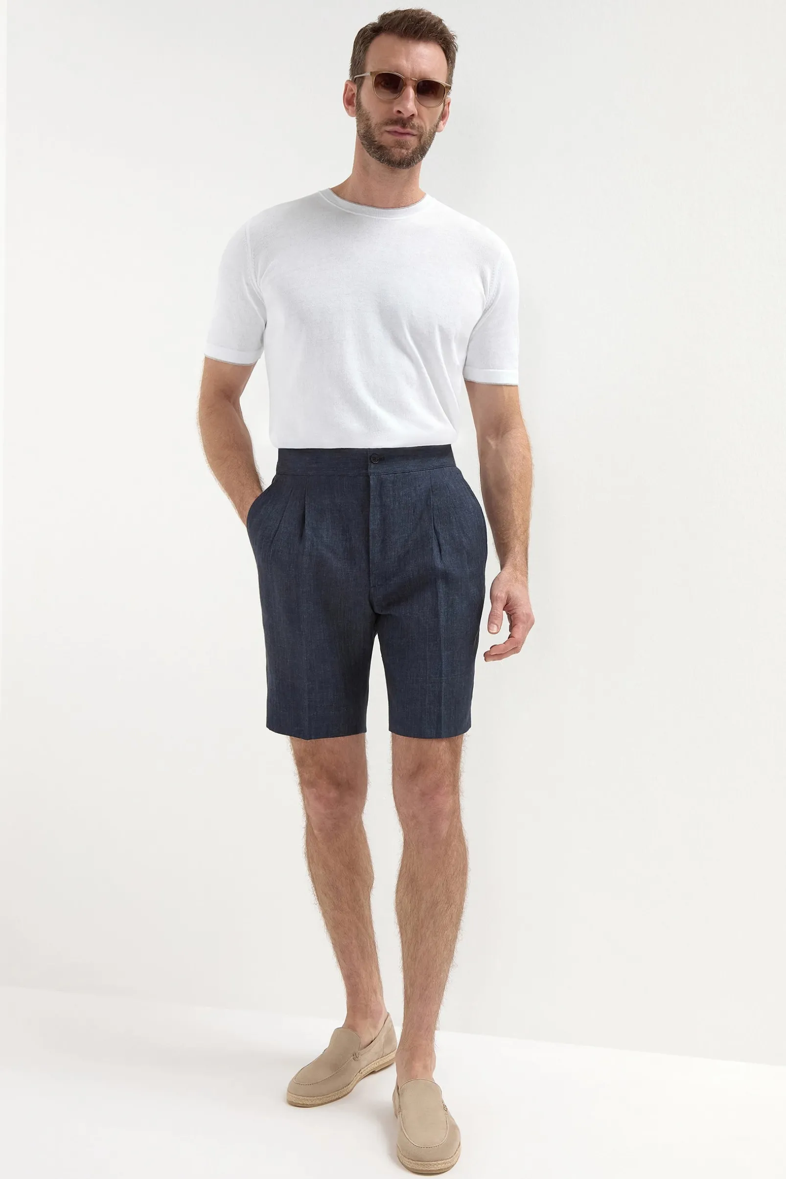 blue_linen_relaxed_shorts_3.webp Blue linen relaxed shorts - Made in Italy