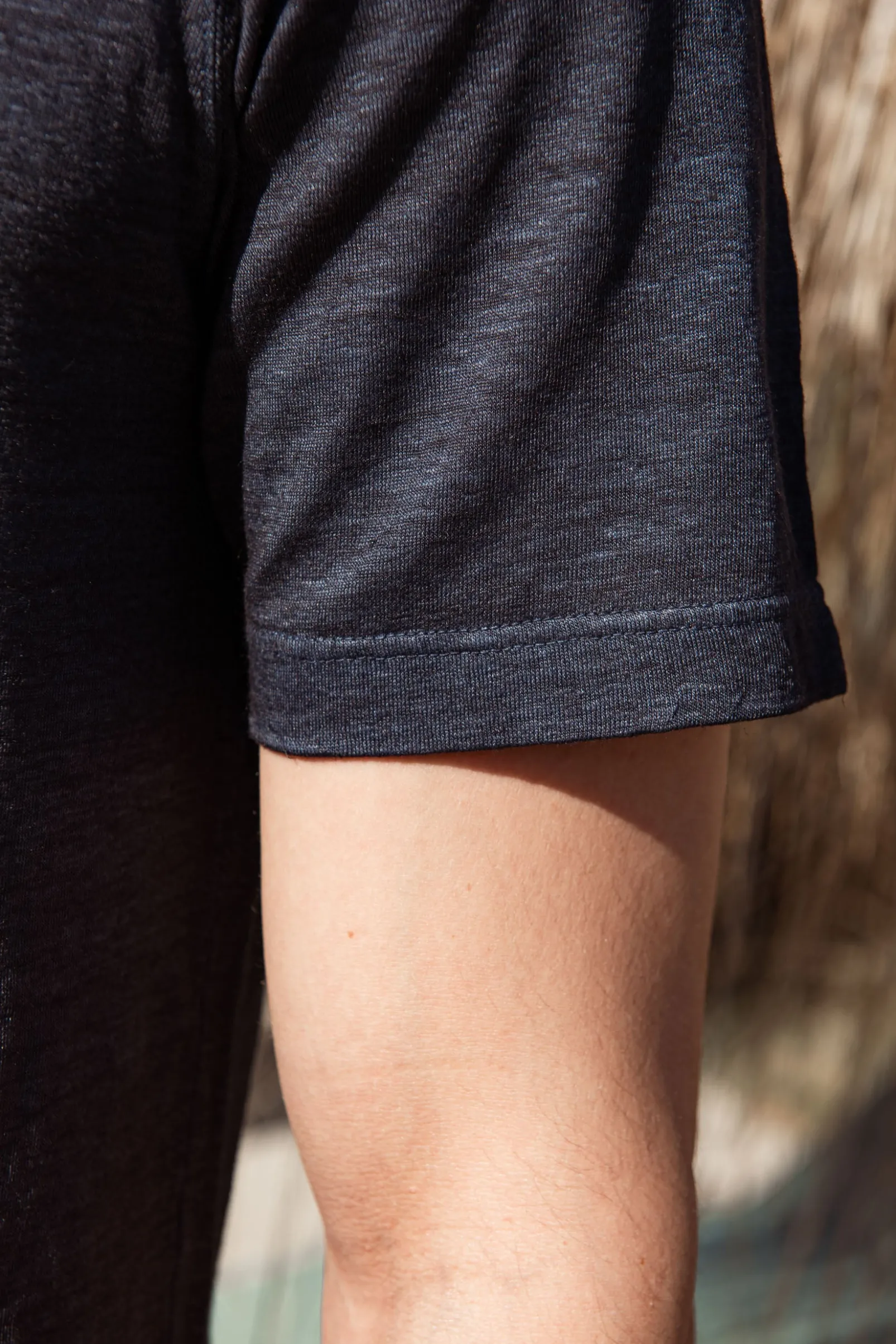 blue_linen_tshirt__made_i_2.webp Blue linen t-shirt - Made in Italy