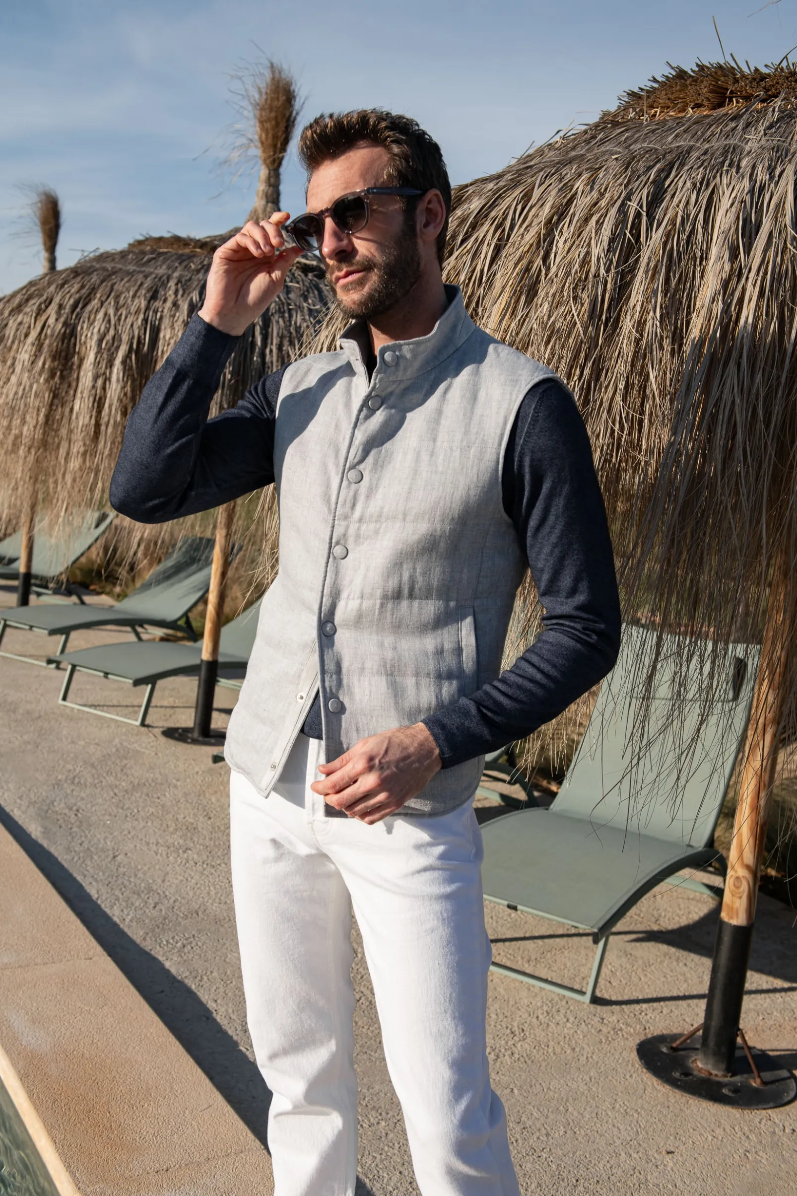 chalk_grey_linen_vest__ma_1.webp Chalk grey linen vest – Made in Italy