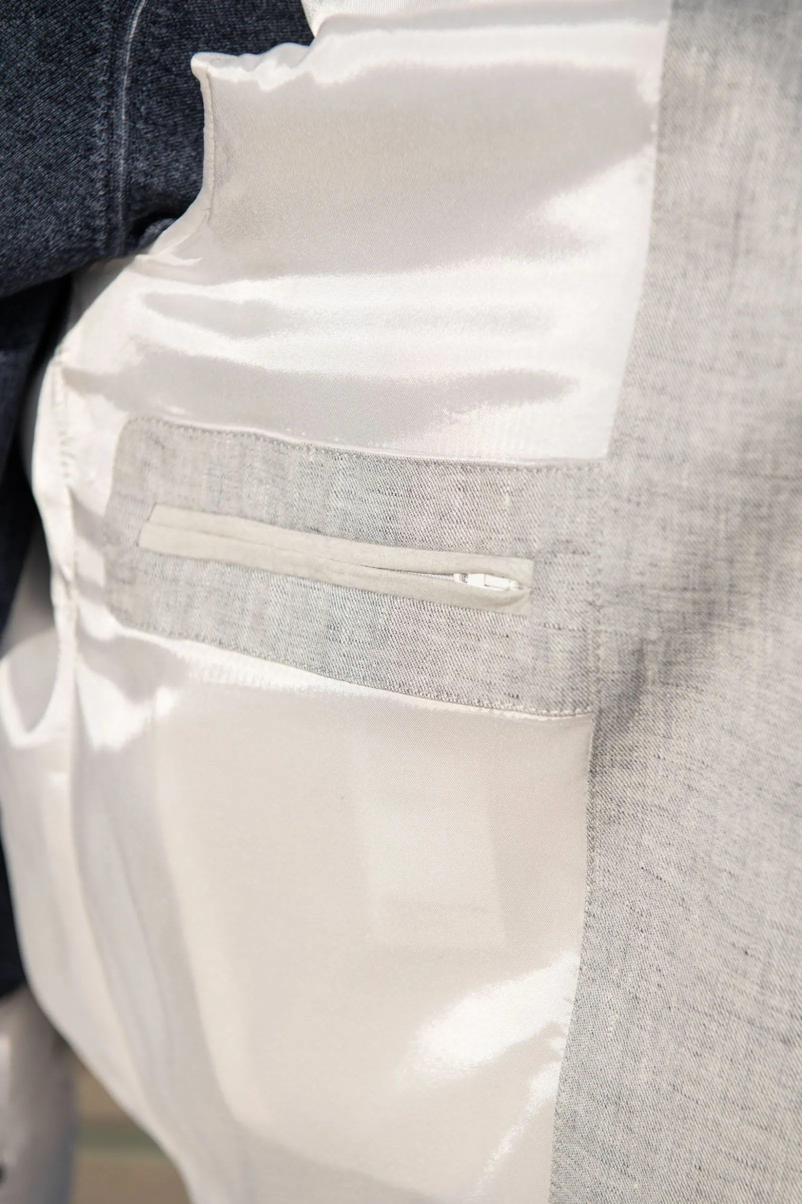 chalk_grey_linen_vest__ma_5.webp Chalk grey linen vest – Made in Italy