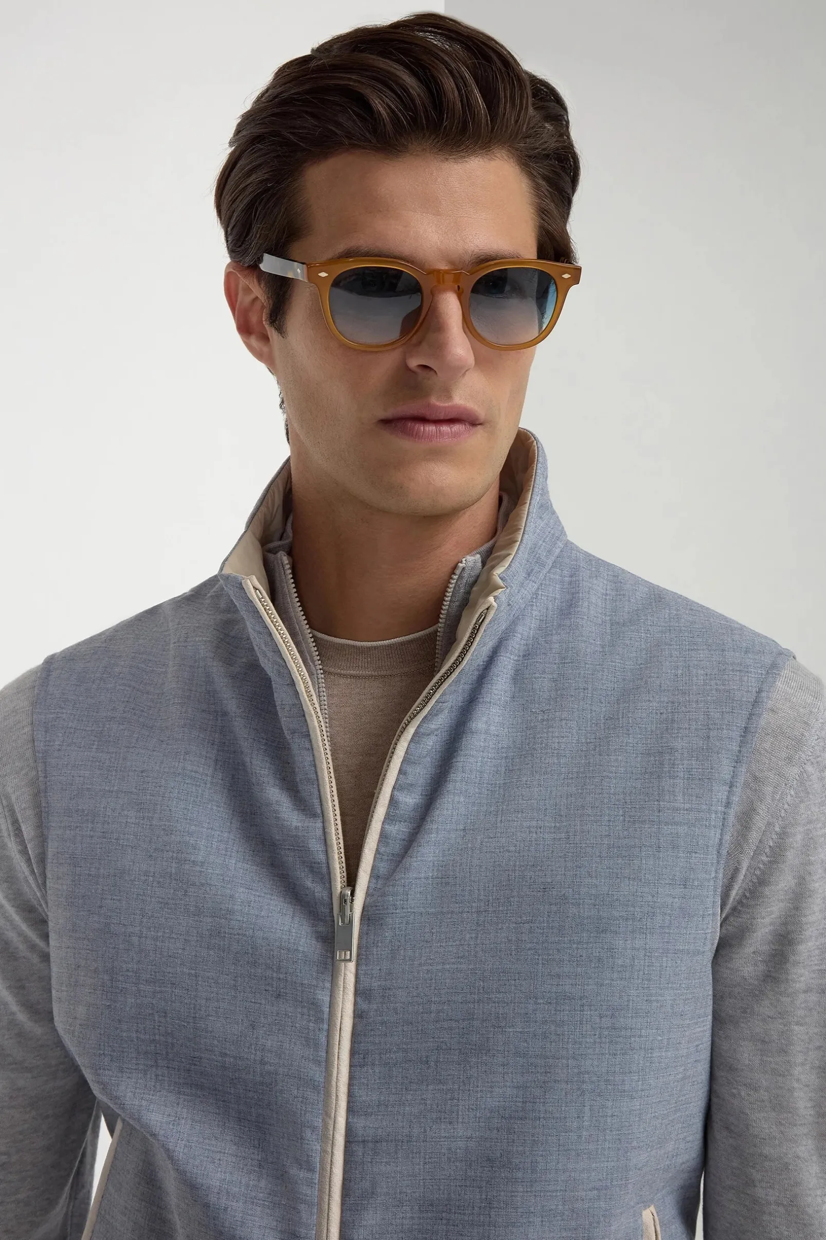 dusty_blue_reversible_ves_4.webp Dusty blue reversible vest - Made in Italy
