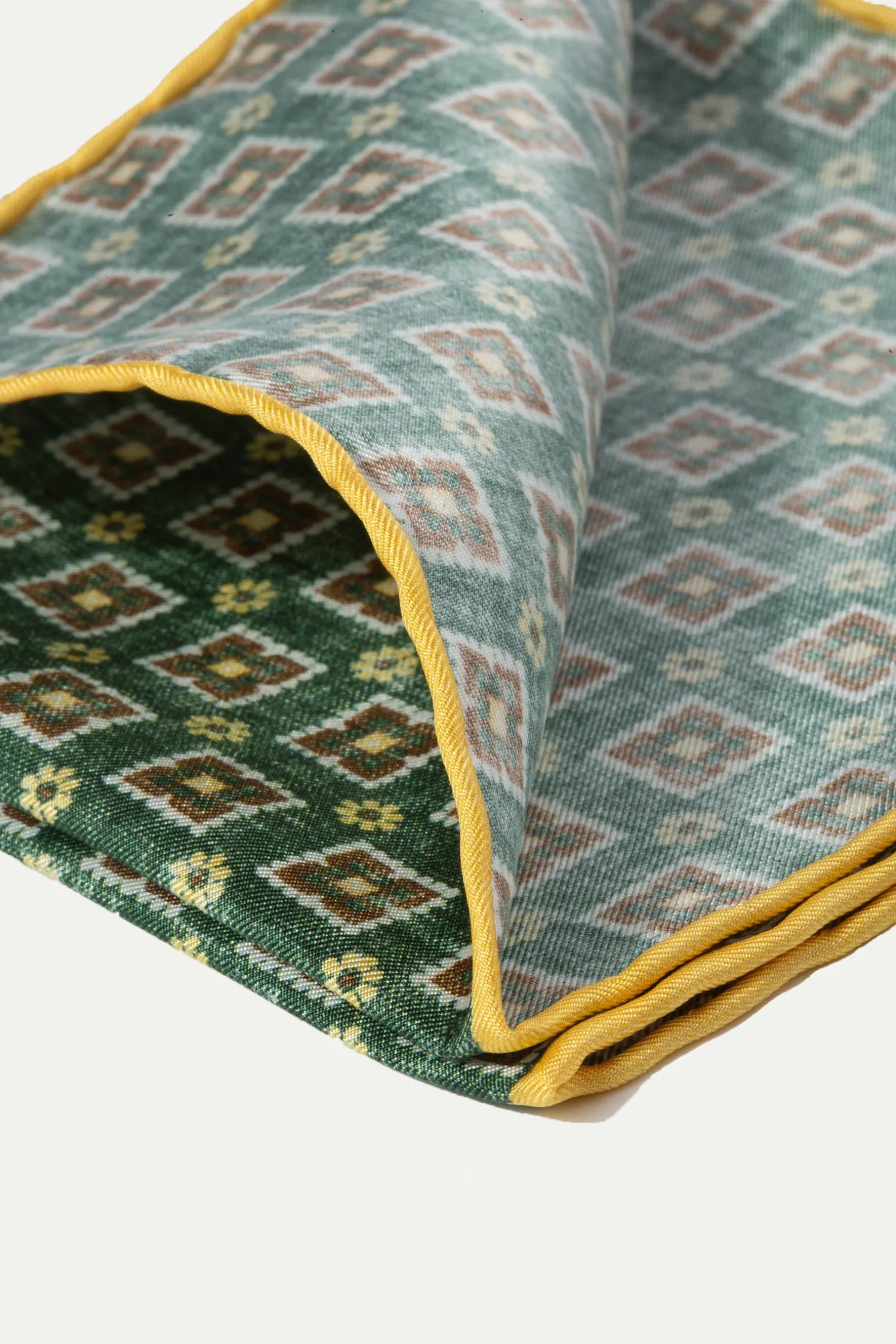 green_fancy_pocket_square_1.webp Green fancy pocket square - Made in Italy