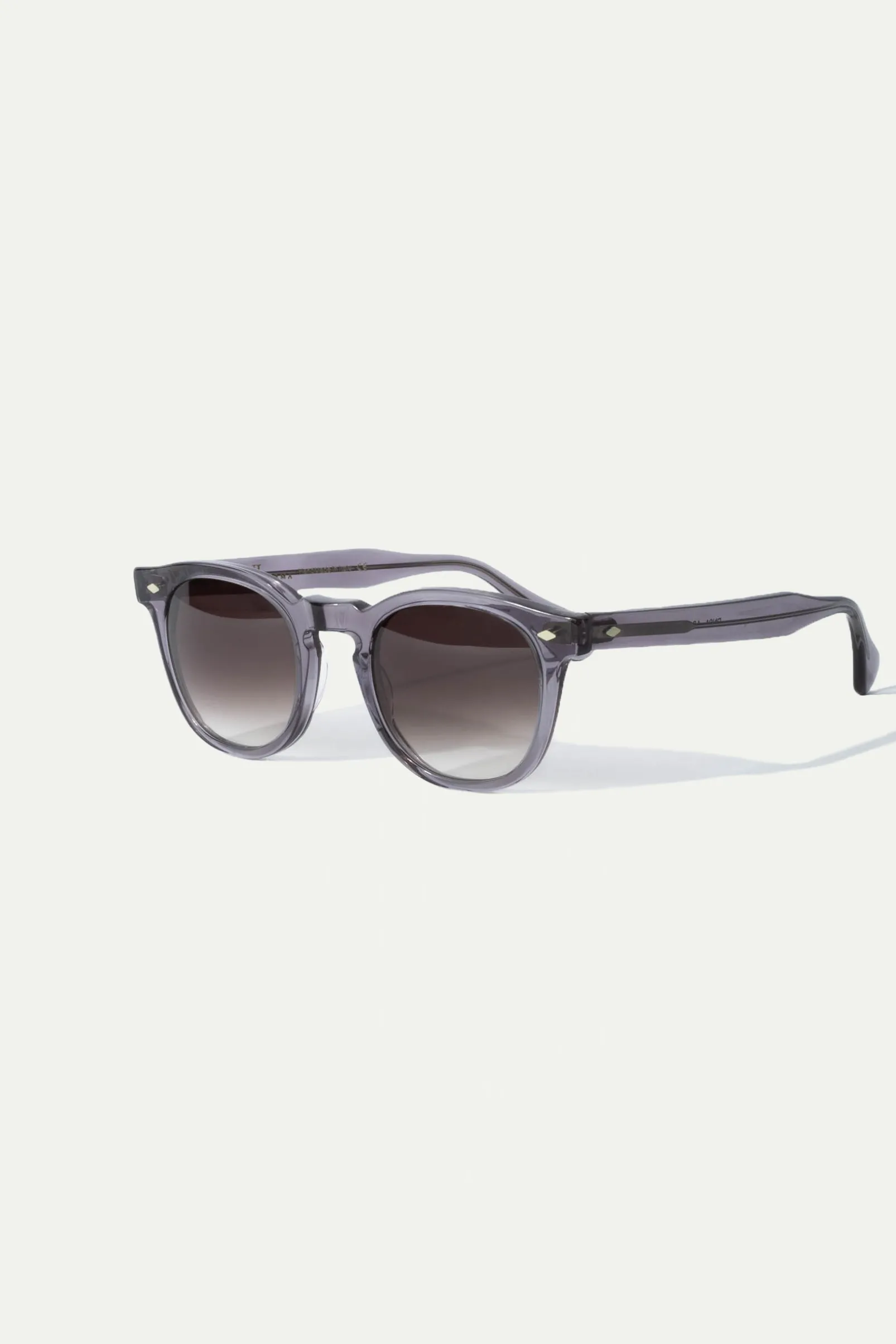 grey_amalfi_sunglasses__m_3.webp Grey Amalfi sunglasses - Made in Italy
