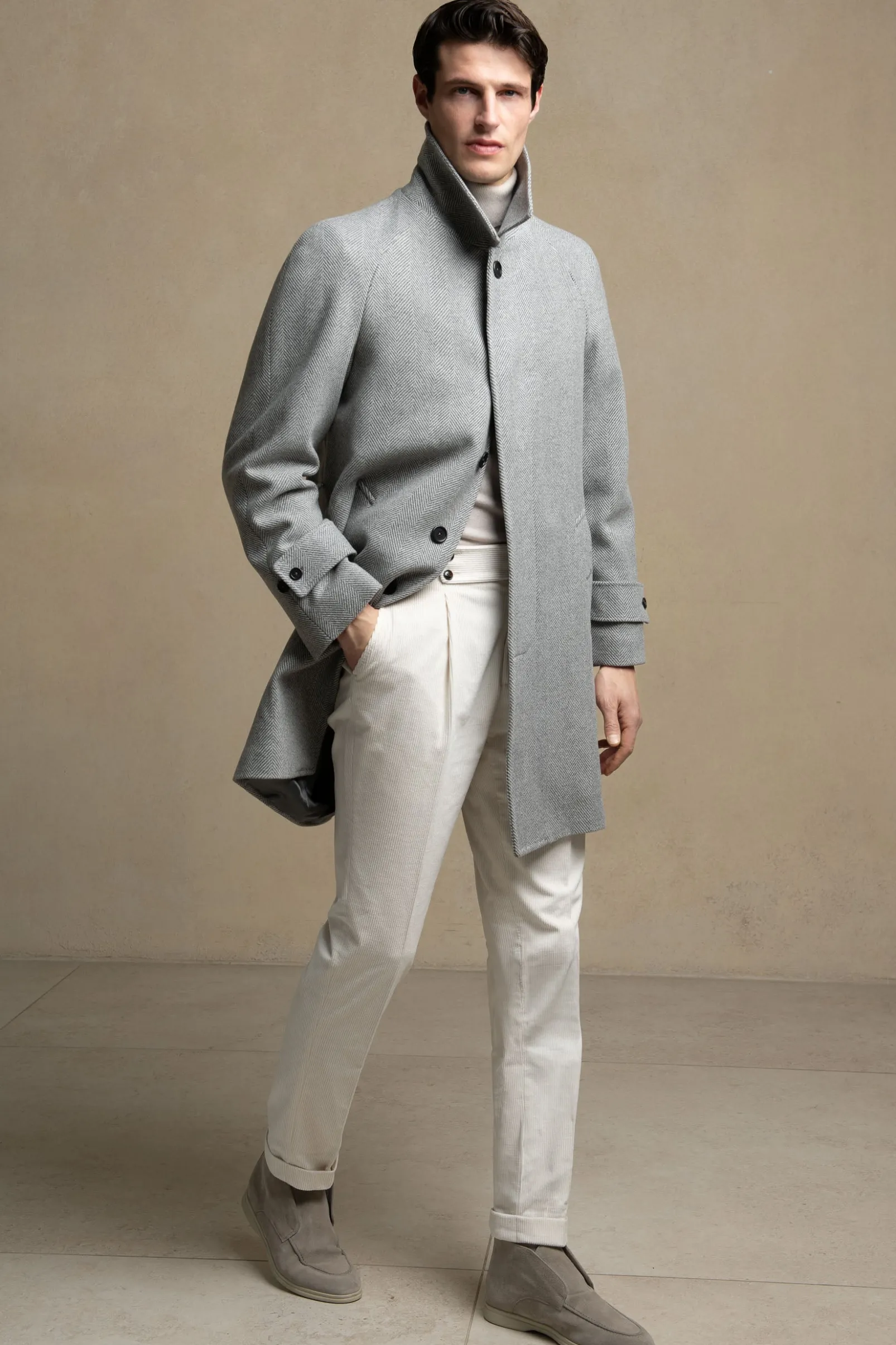 grey_herringbone_raglan_c_1.webp Grey herringbone Raglan coat – Made in Italy