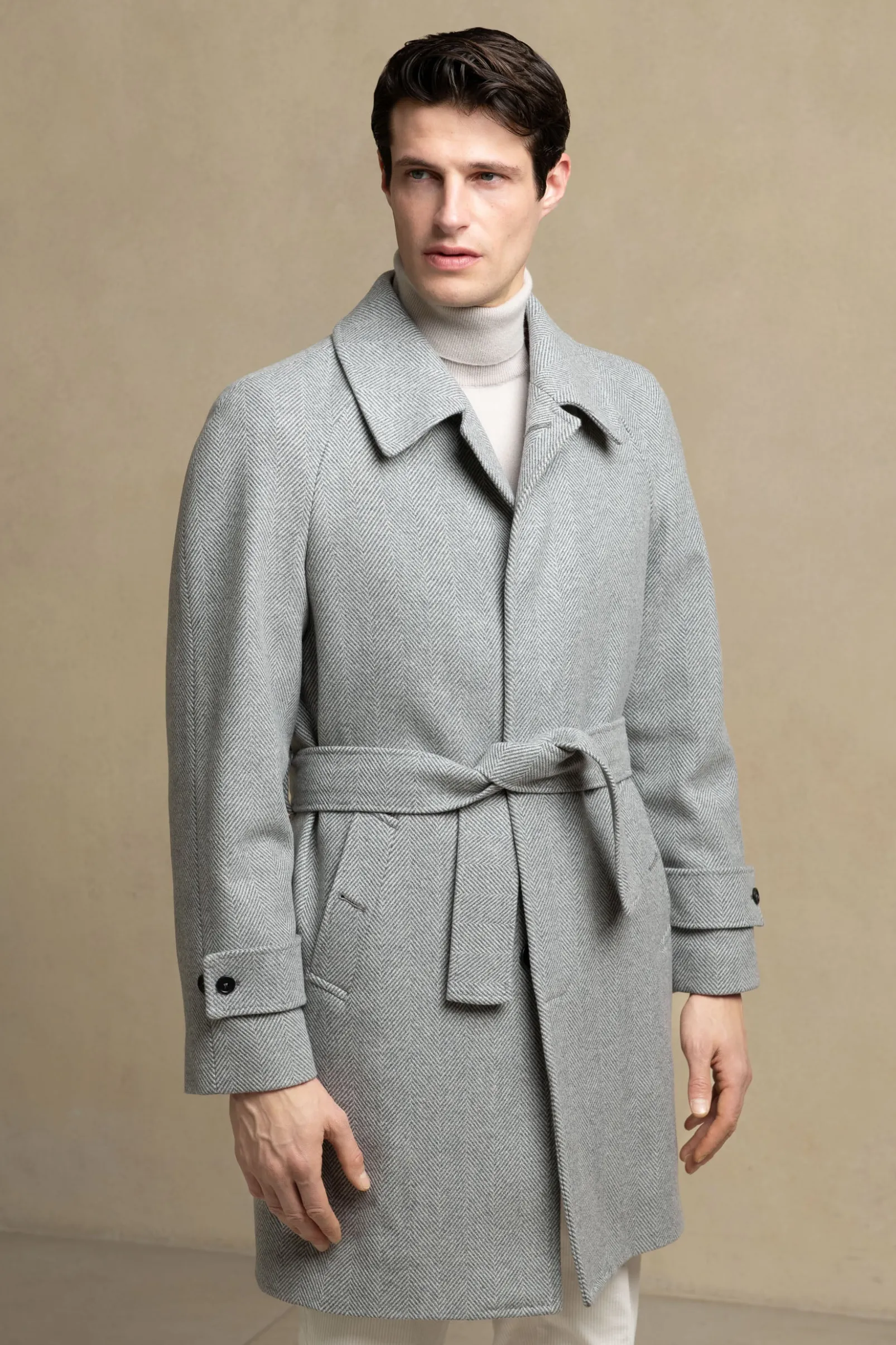 grey_herringbone_raglan_c_5.webp Grey herringbone Raglan coat – Made in Italy