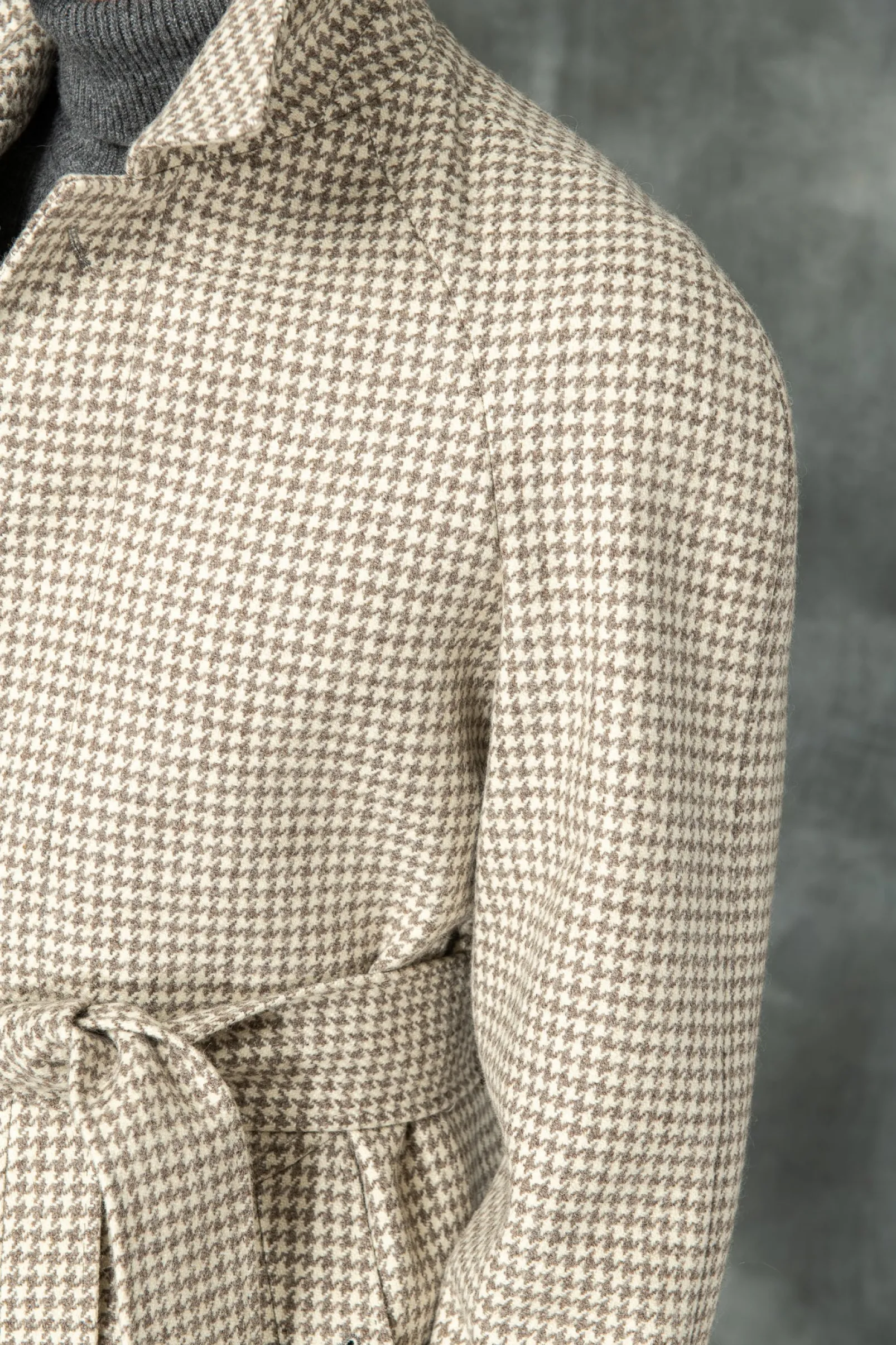 houndstooth_raglan_coat___3.webp Houndstooth Raglan coat – Made in Italy