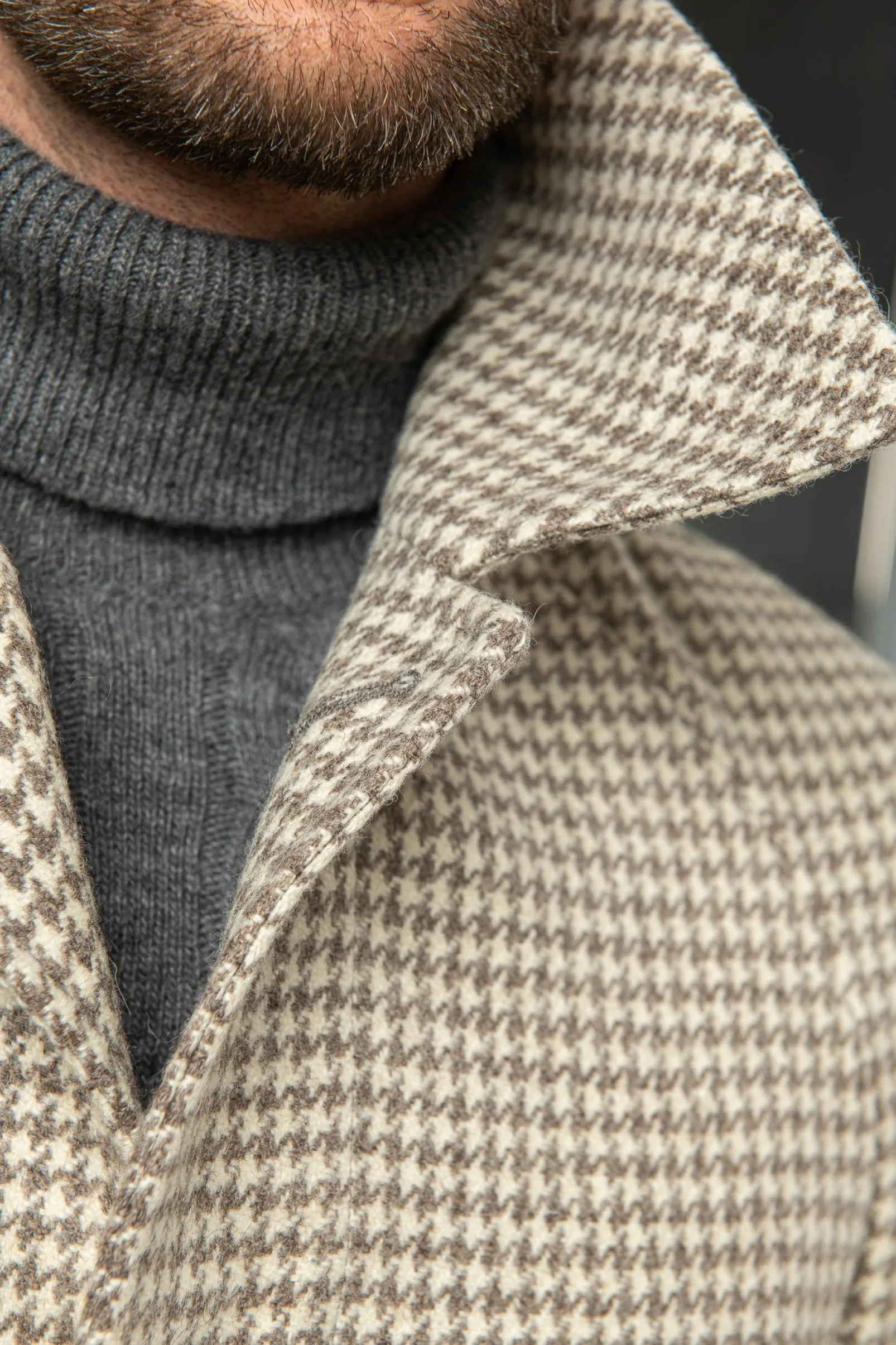 houndstooth_raglan_coat___6.webp Houndstooth Raglan coat – Made in Italy
