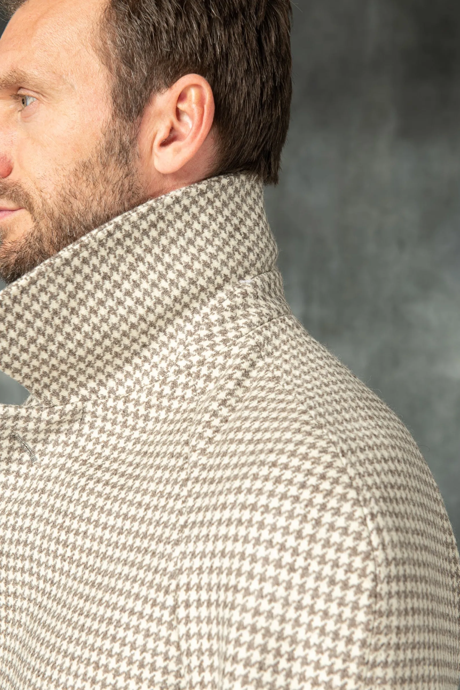 houndstooth_raglan_coat___7.webp Houndstooth Raglan coat – Made in Italy