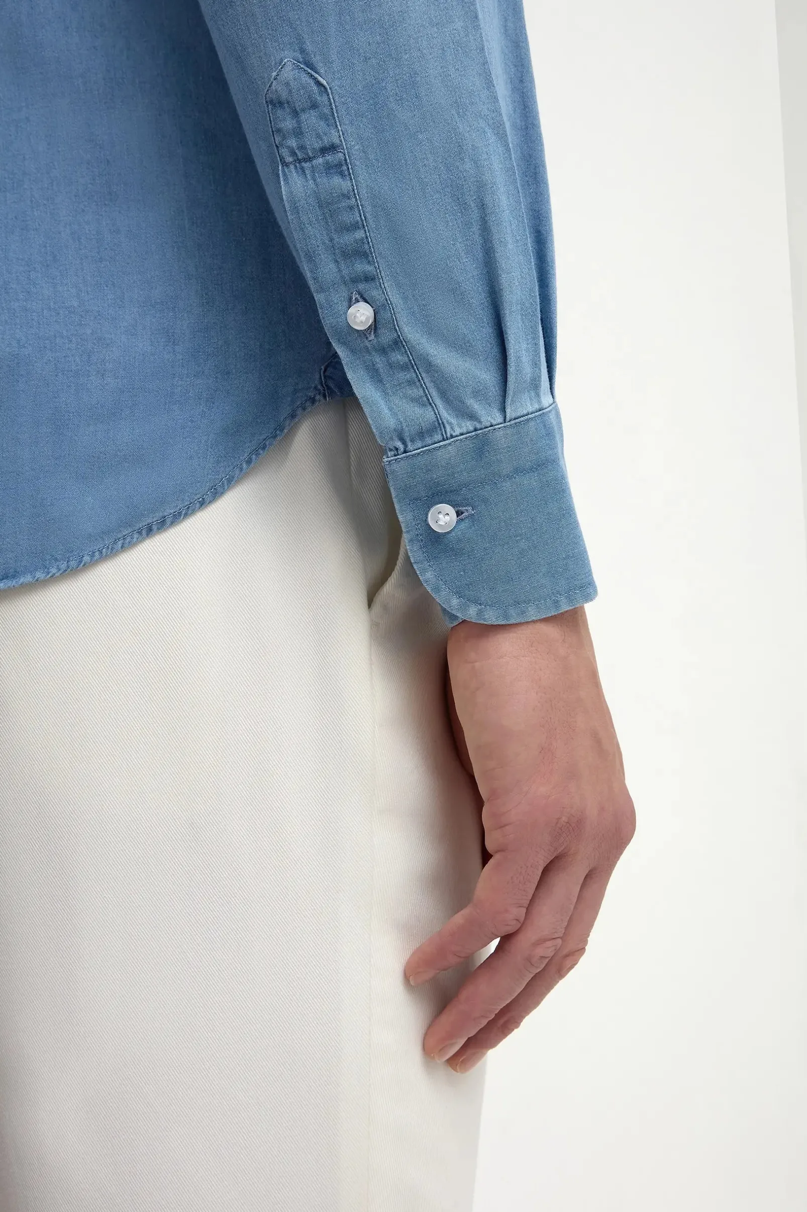 light_blue_denim_popover__1.webp Light blue denim popover shirt - Made in Italy