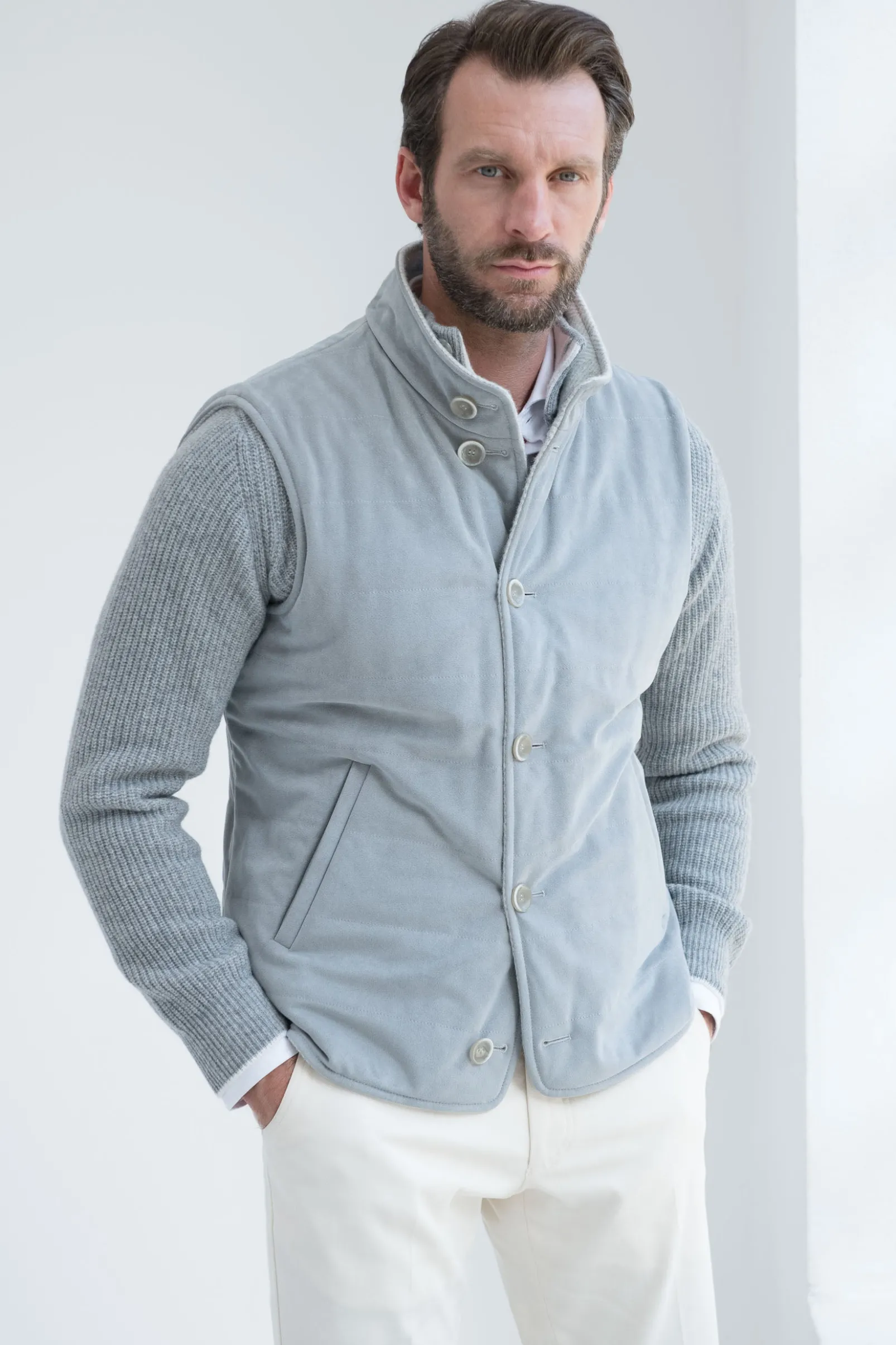 light_grey_alcantara_reve_0.webp Light grey alcantara reversible vest – Made in Italy