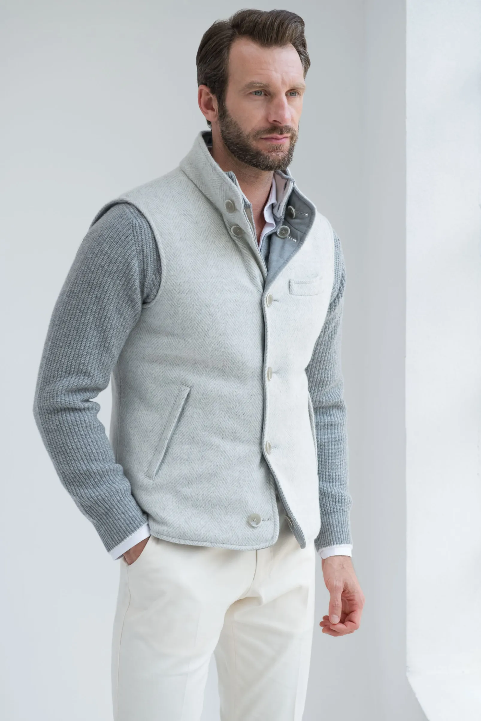 light_grey_alcantara_reve_1.webp Light grey alcantara reversible vest – Made in Italy