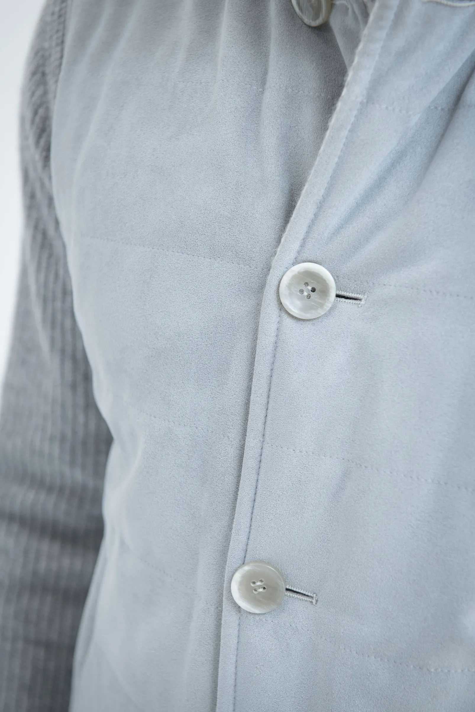 light_grey_alcantara_reve_2.webp Light grey alcantara reversible vest – Made in Italy