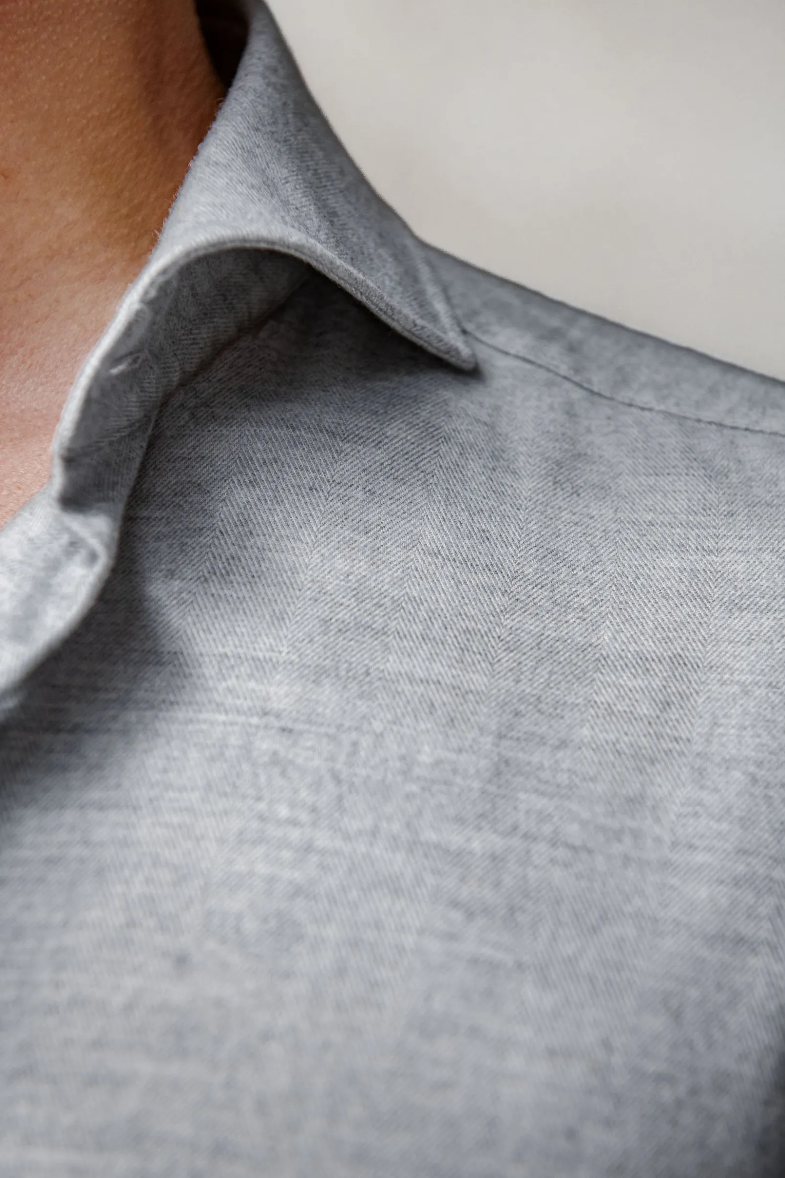 light_grey_herringbone_co_1.webp Light grey herringbone cotton and Tencel™ shirt - Made In Italy