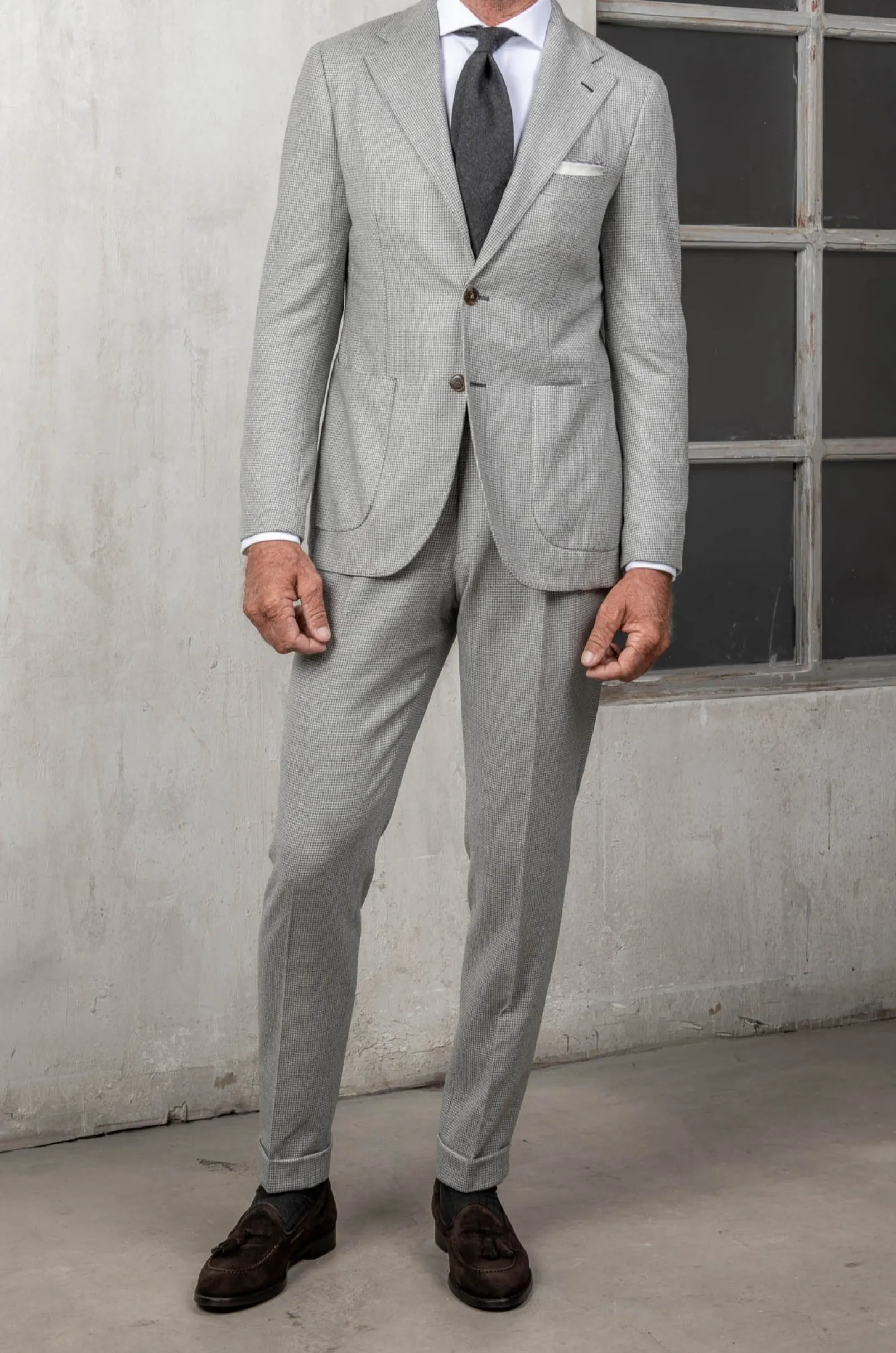 light_grey_houndstooth_su_2.webp Light grey houndstooth suit - Made in Italy