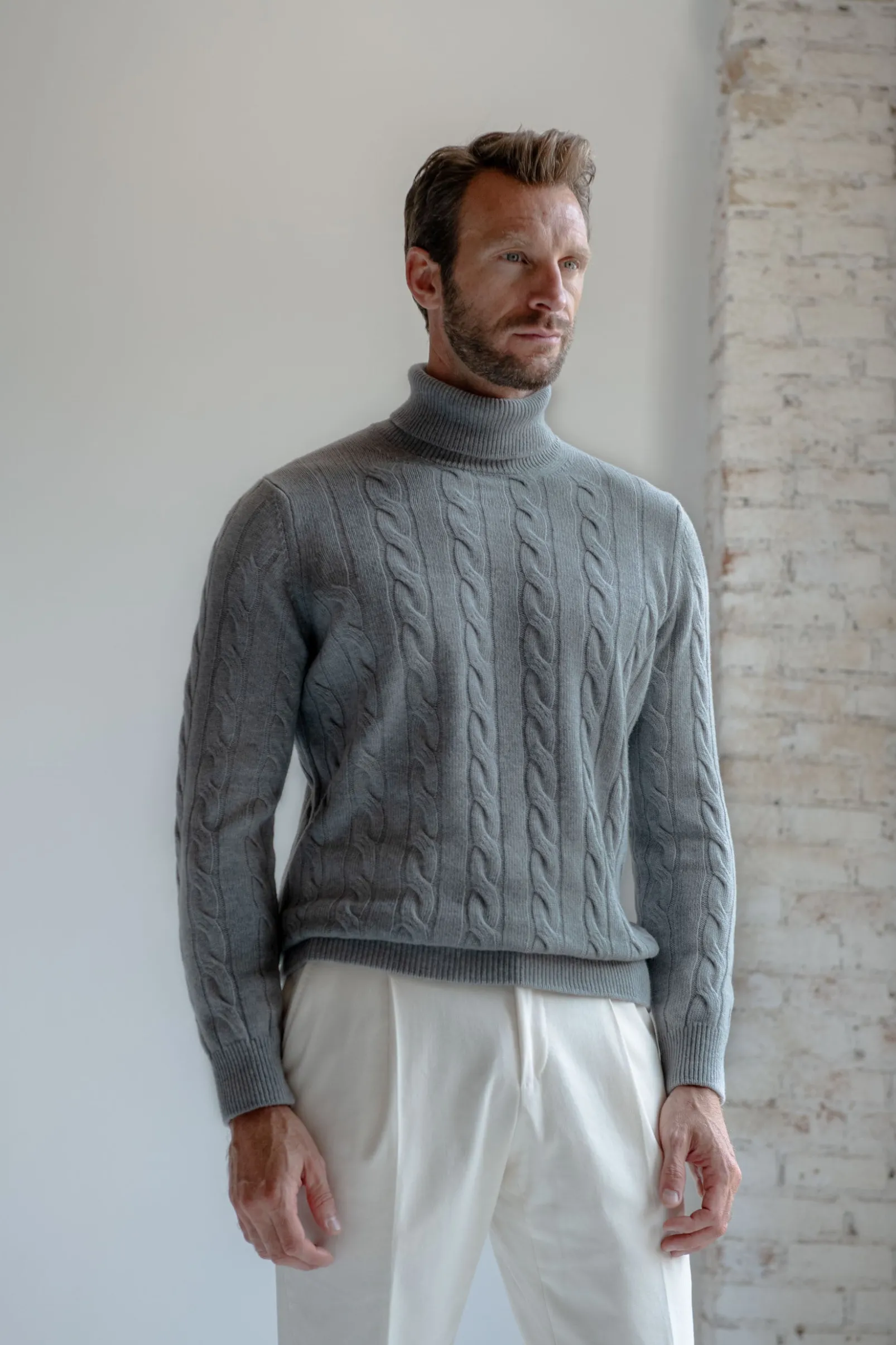 mid_grey_cable_knit_turtl_3.webp Mid grey cable knit turtleneck – Made in Italy