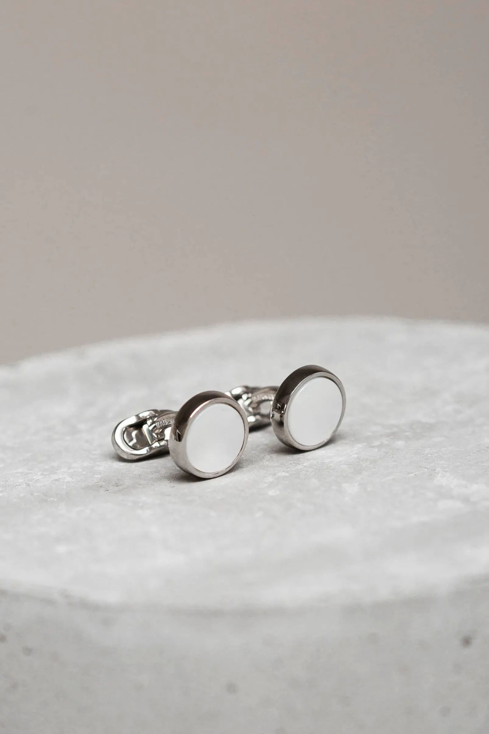 mother_of_pearl_cufflinks_0.webp Mother of pearl cufflinks - Made in Italy