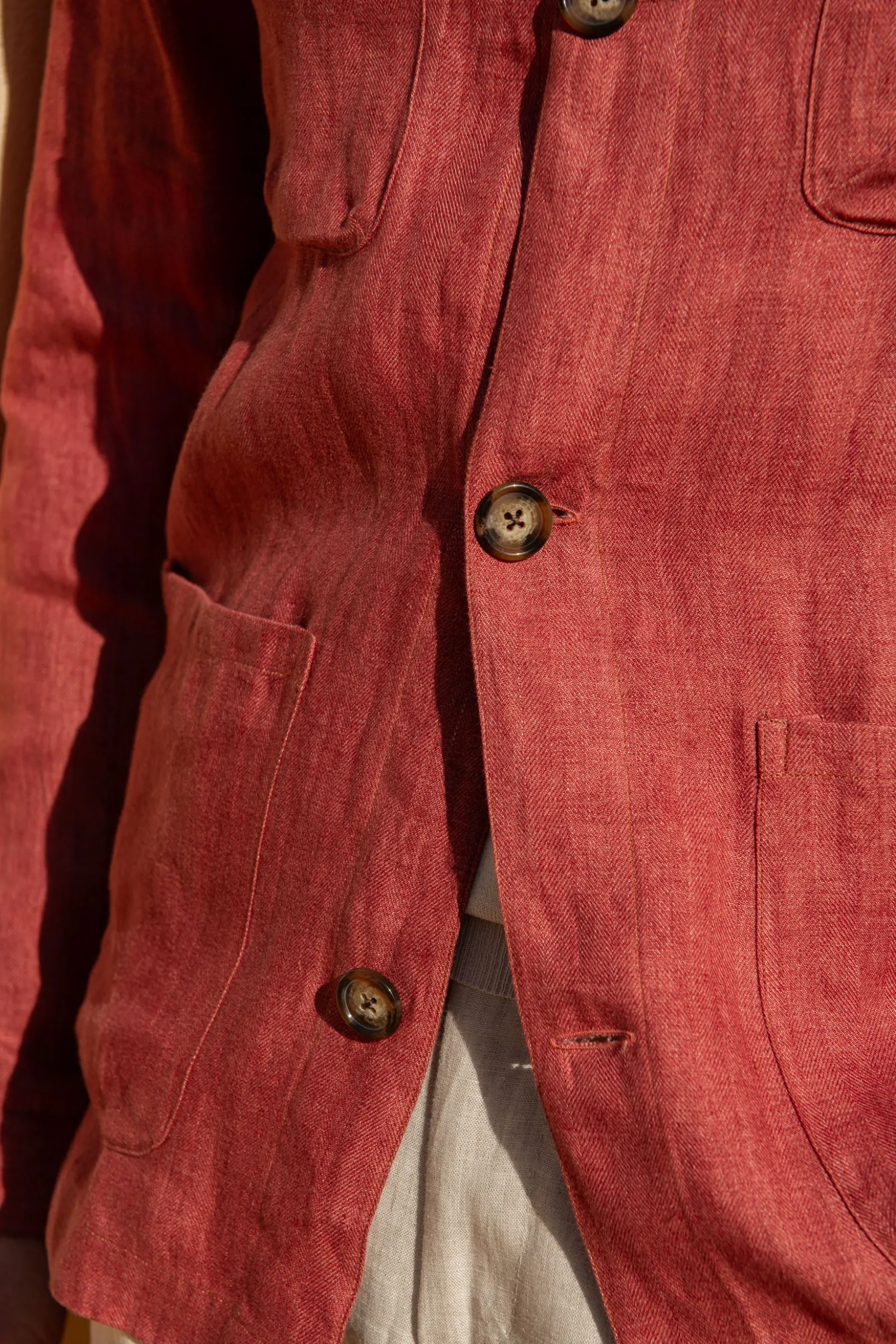 red_herringbone_linen_saf_3.webp Red herringbone linen safari jacket – Made in Italy