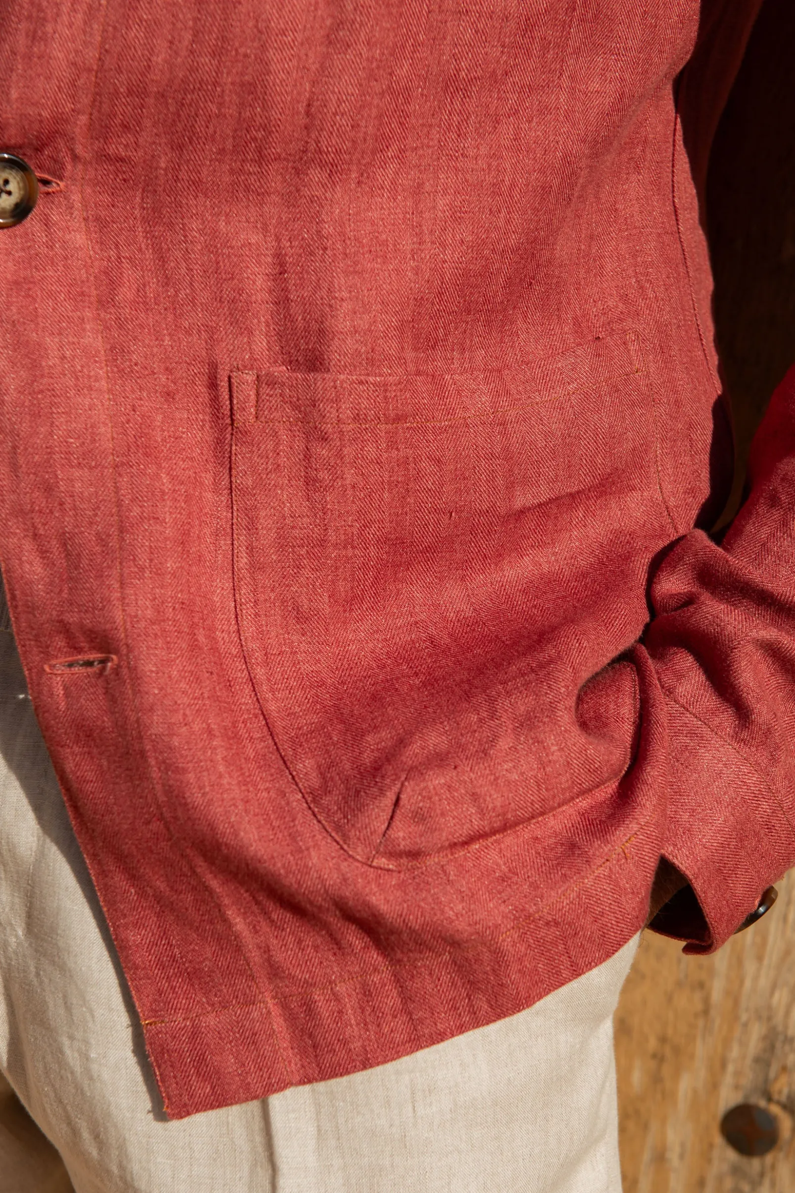 red_herringbone_linen_saf_5.webp Red herringbone linen safari jacket – Made in Italy
