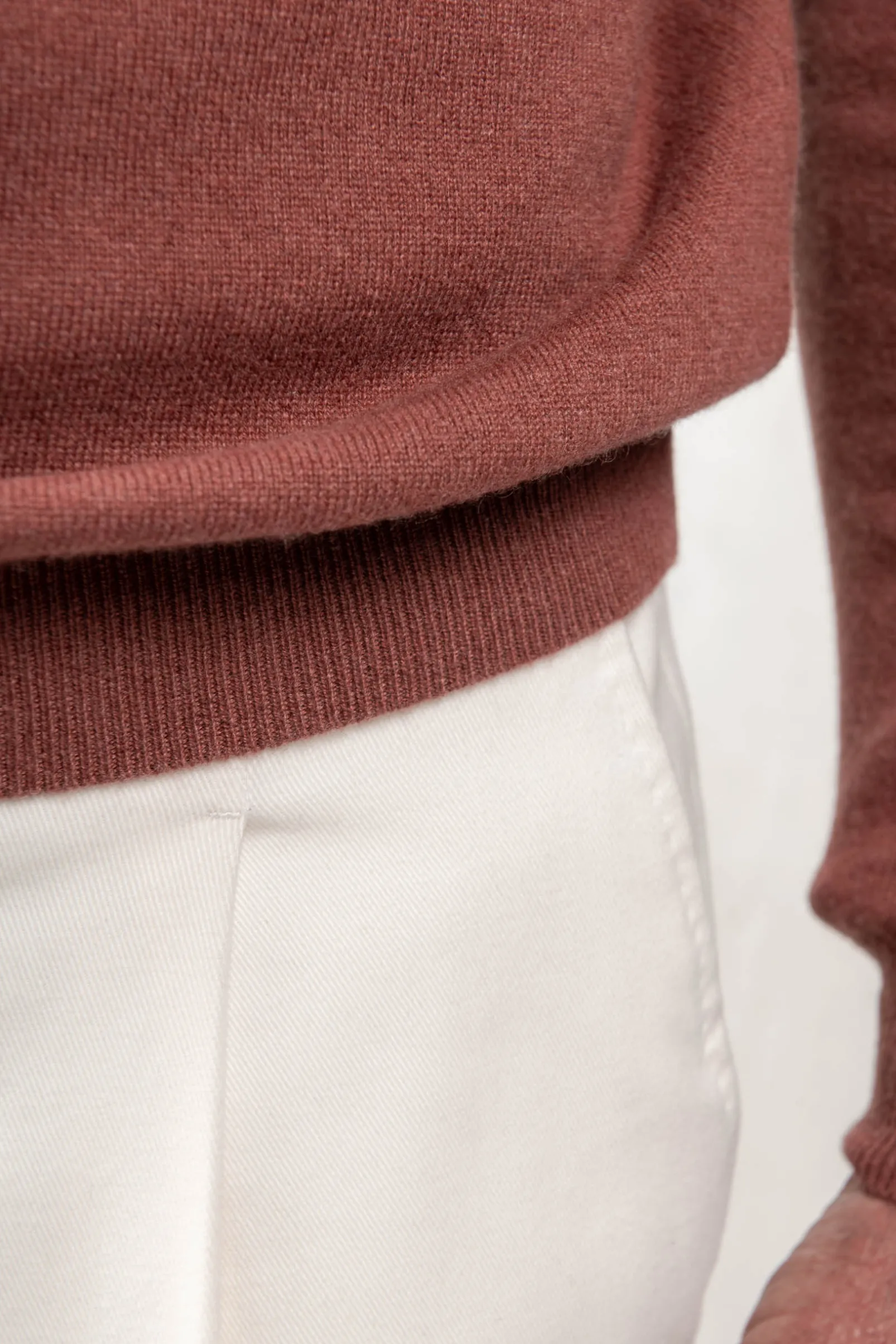rusty_cashmere_round_neck_2.webp Rusty cashmere round neck – Made in Italy