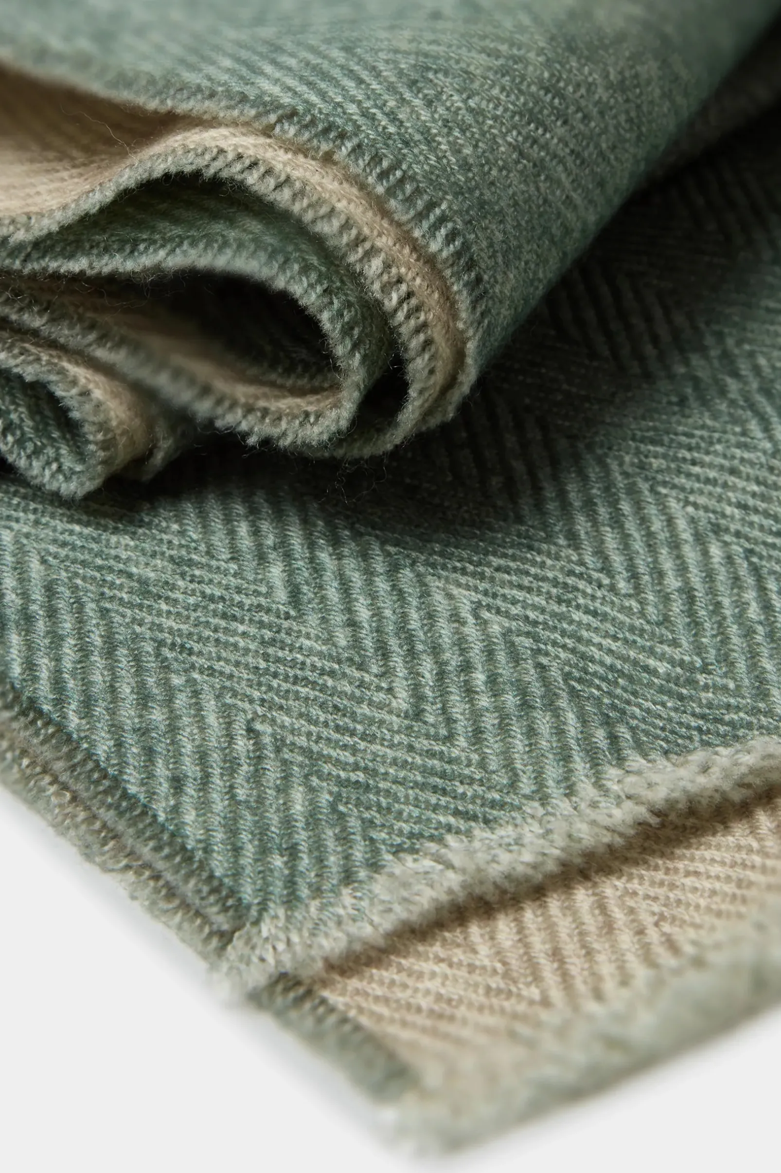sage_and_beige_reversible_1.webp Sage and beige reversible herringbone scarf - Made in Italy