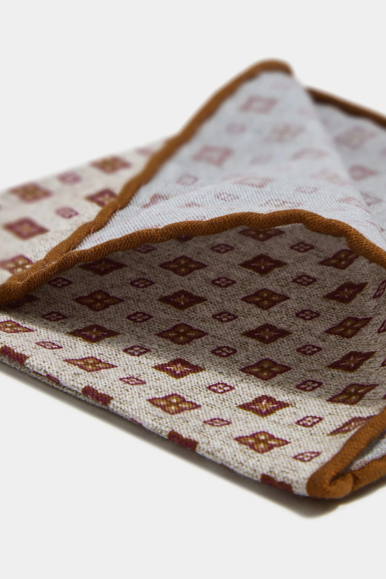 sand_fancy_reversible_poc_2.webp Sand fancy reversible pocket square - Made in Italy