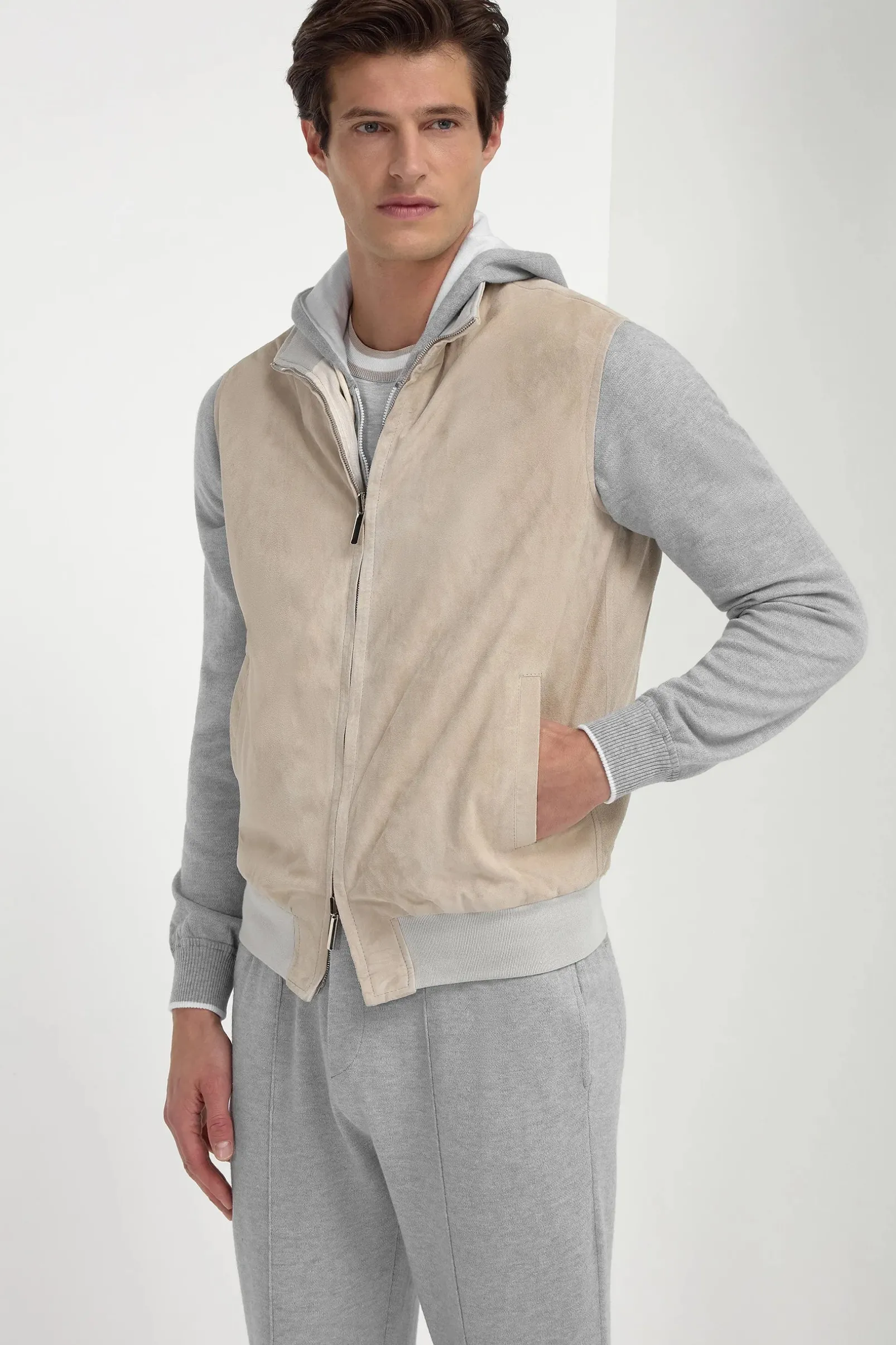 sand_suede_reversible_ves_0.webp Sand suede reversible vest - Made in Italy