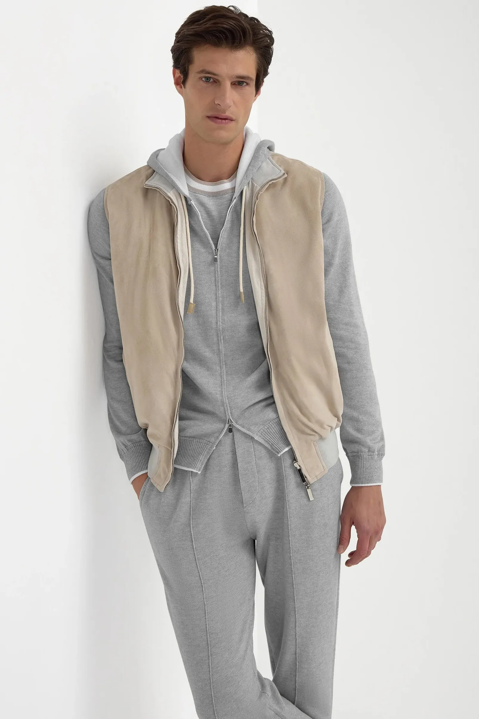 sand_suede_reversible_ves_5.webp Sand suede reversible vest - Made in Italy