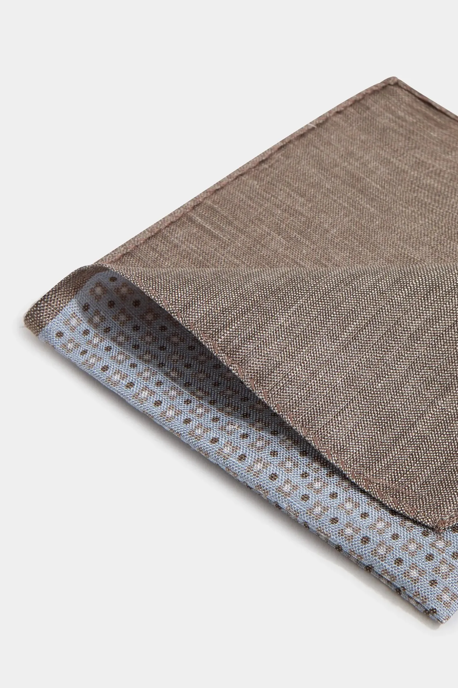 sky_grey_micro_fancy_reve_2.webp Sky grey micro fancy reversible pocket square - Made in Italy