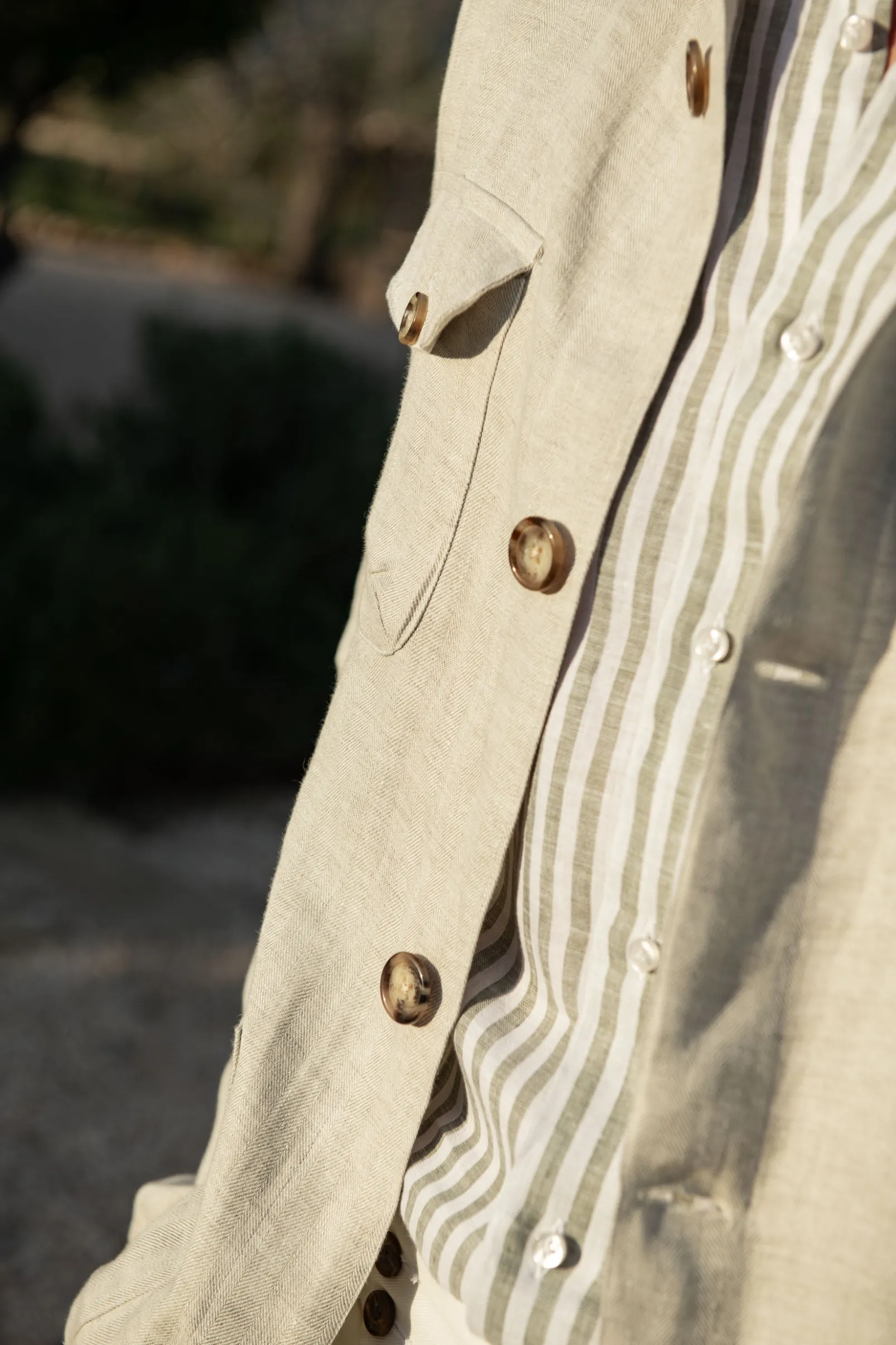 stone_herringbone_linen_s_3.webp Stone herringbone linen safari jacket – Made in Italy