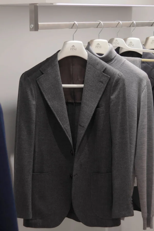 Suit hanger