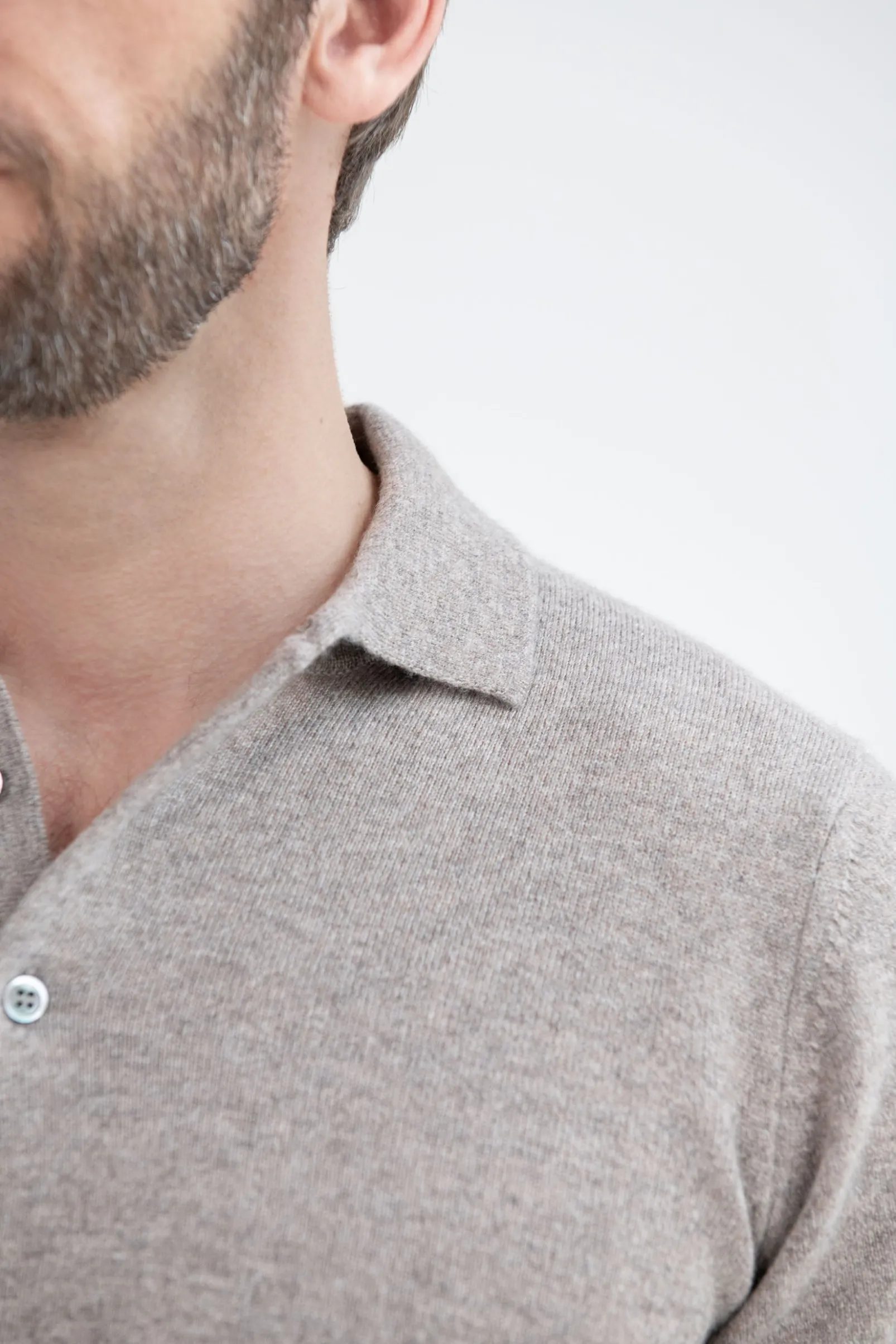 taupe_cashmere_polo__made_1.webp Taupe cashmere polo – Made in Italy