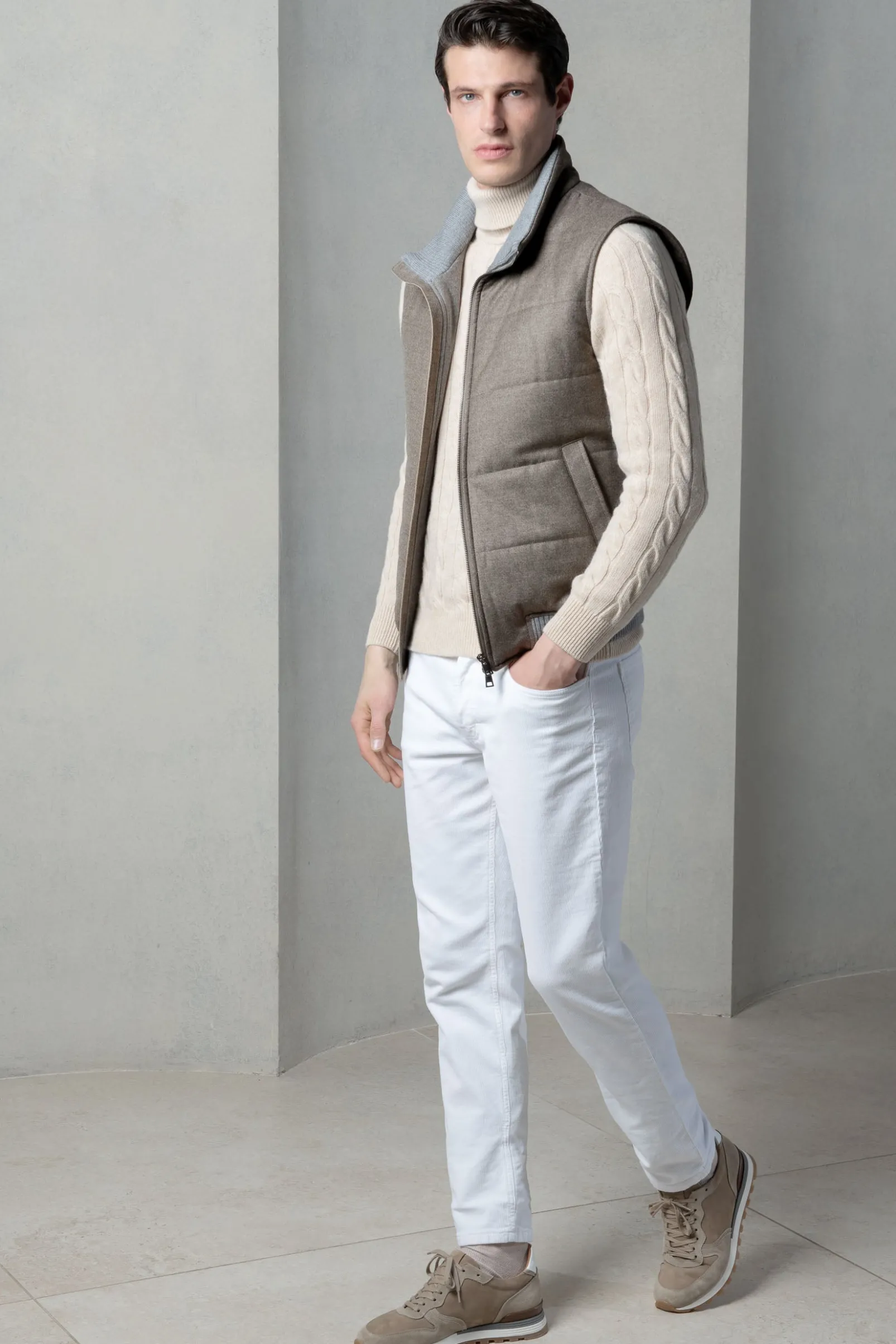 taupe_down_vest_in_wool___1.webp Taupe down vest in wool & cashmere – Made in Italy