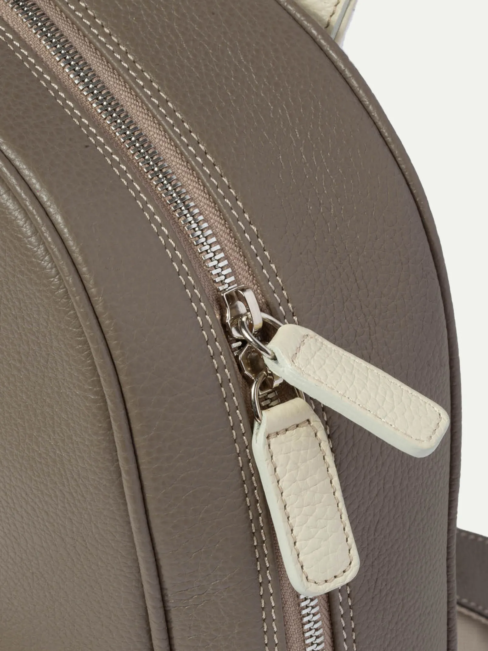 taupe_leather_backpack__m_3.webp Taupe leather backpack - Made in Italy