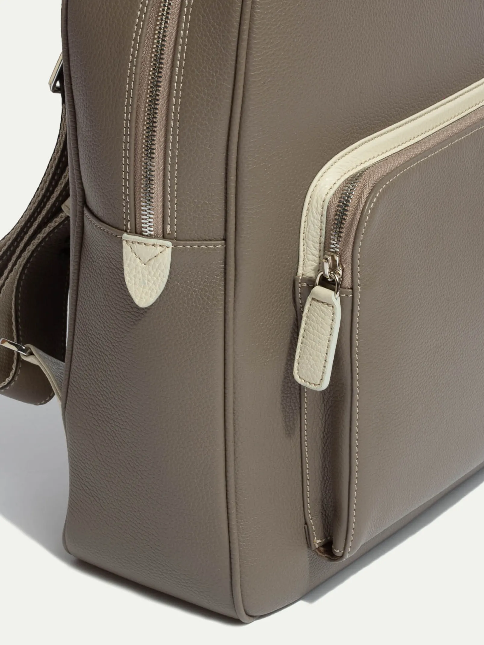 taupe_leather_backpack__m_4.webp Taupe leather backpack - Made in Italy