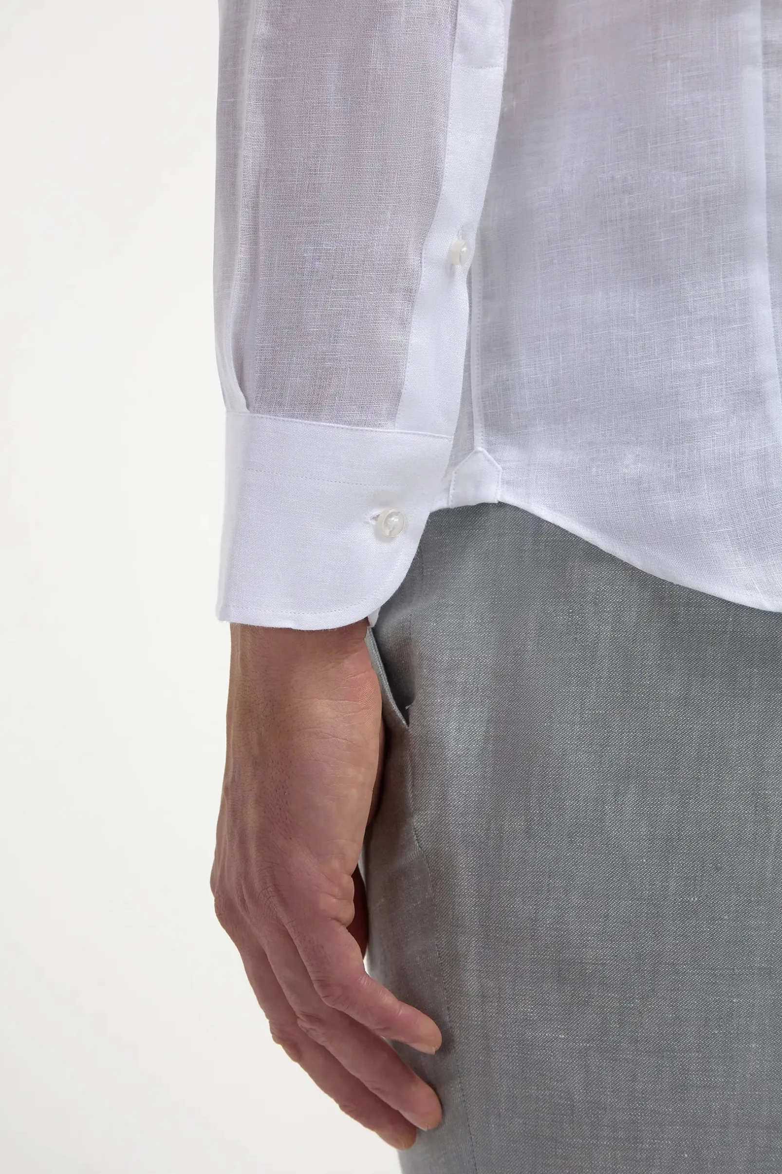 white_linen_popover_shirt_2.webp White linen popover shirt - Made in Italy
