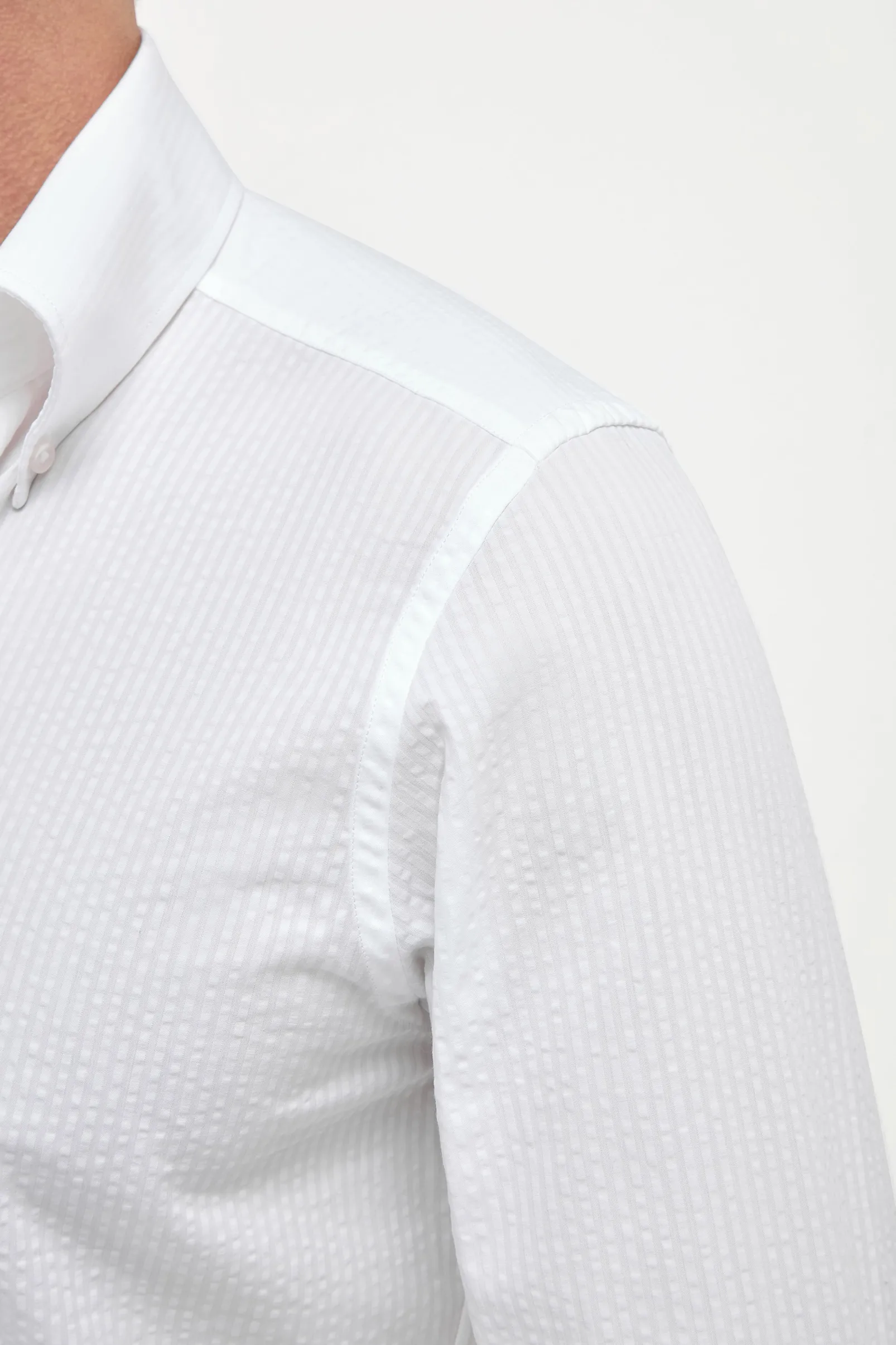 white_seersucker_button_d_1.webp White seersucker button down shirt - Made In Italy