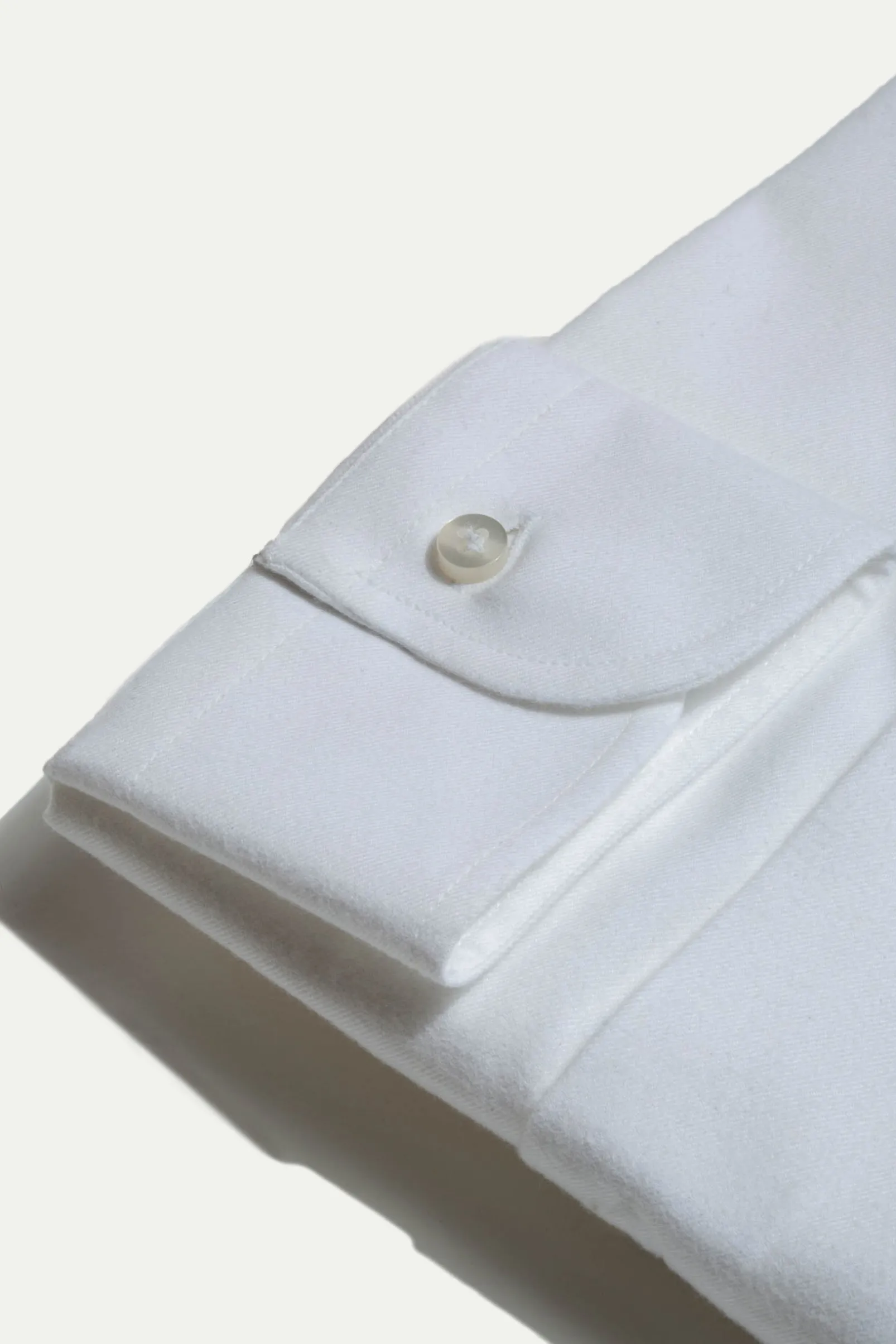 white_soft_touch_button_d_3.webp White soft touch button down shirt - Made In Italy