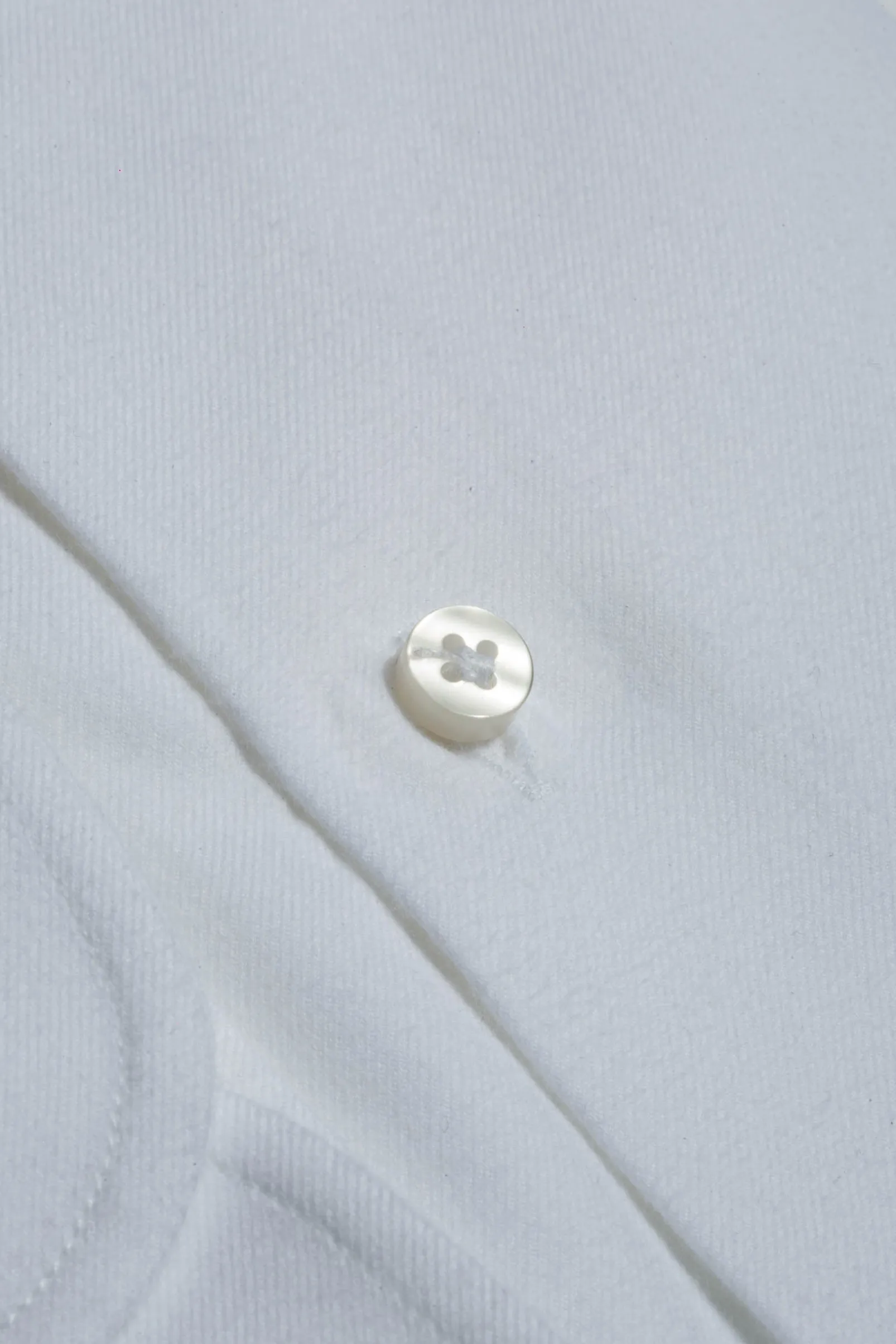 white_soft_touch_button_d_4.webp White soft touch button down shirt - Made In Italy